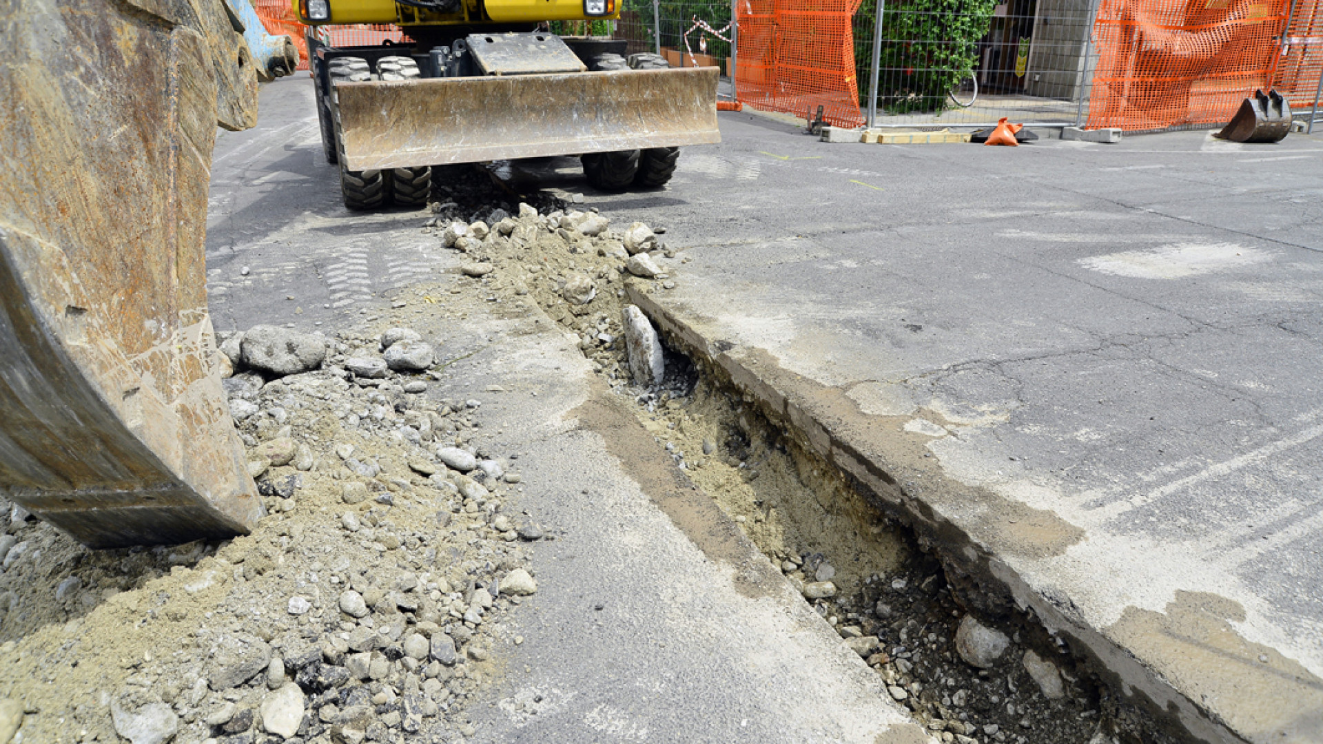 Lavori in viale Dante, chiuso nei prossimi giorni l’accesso a via Scarabelli
