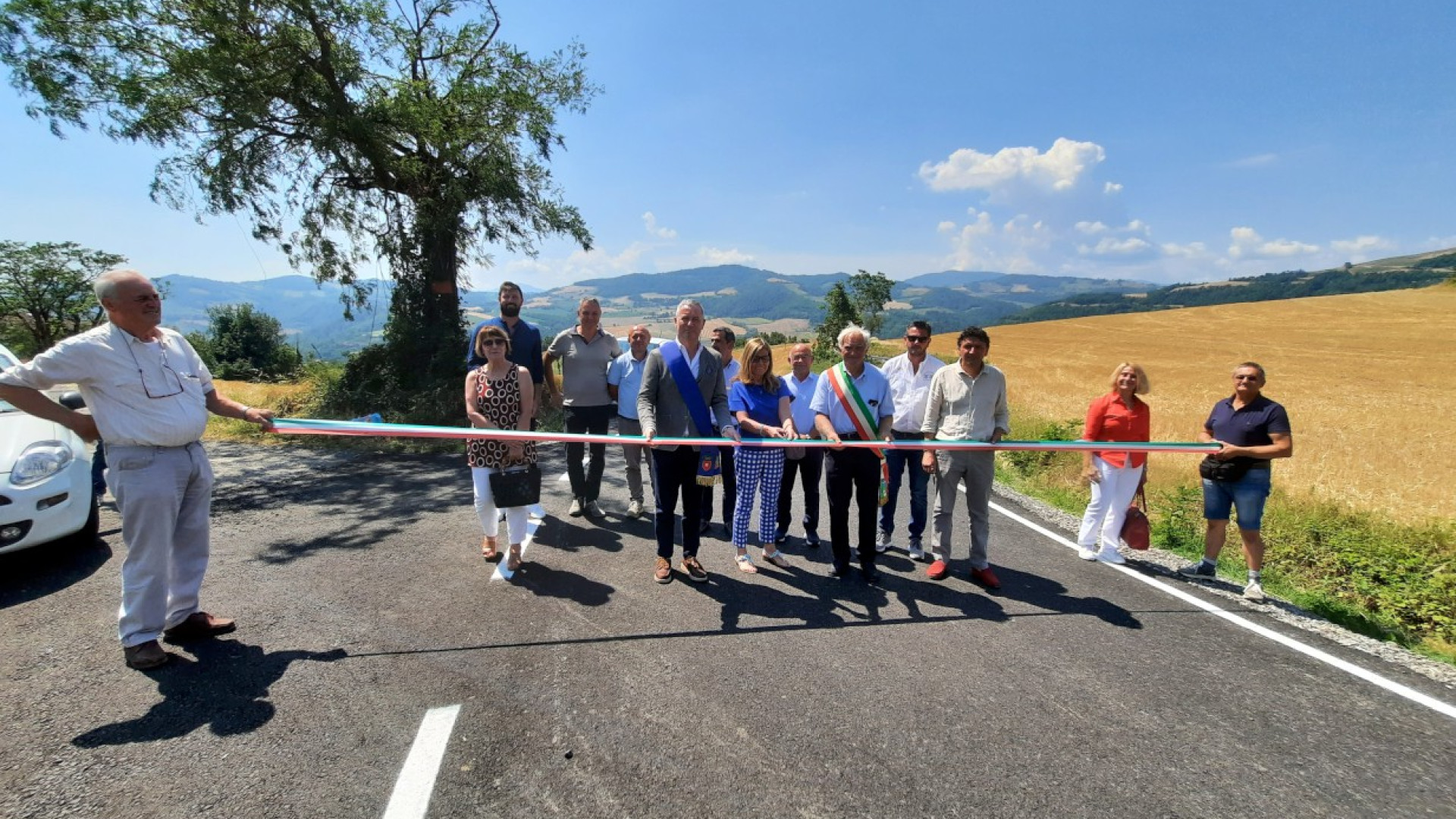 Asfaltata strada di Caldarola: "Utile a combattere lo spopolamento delle valli"