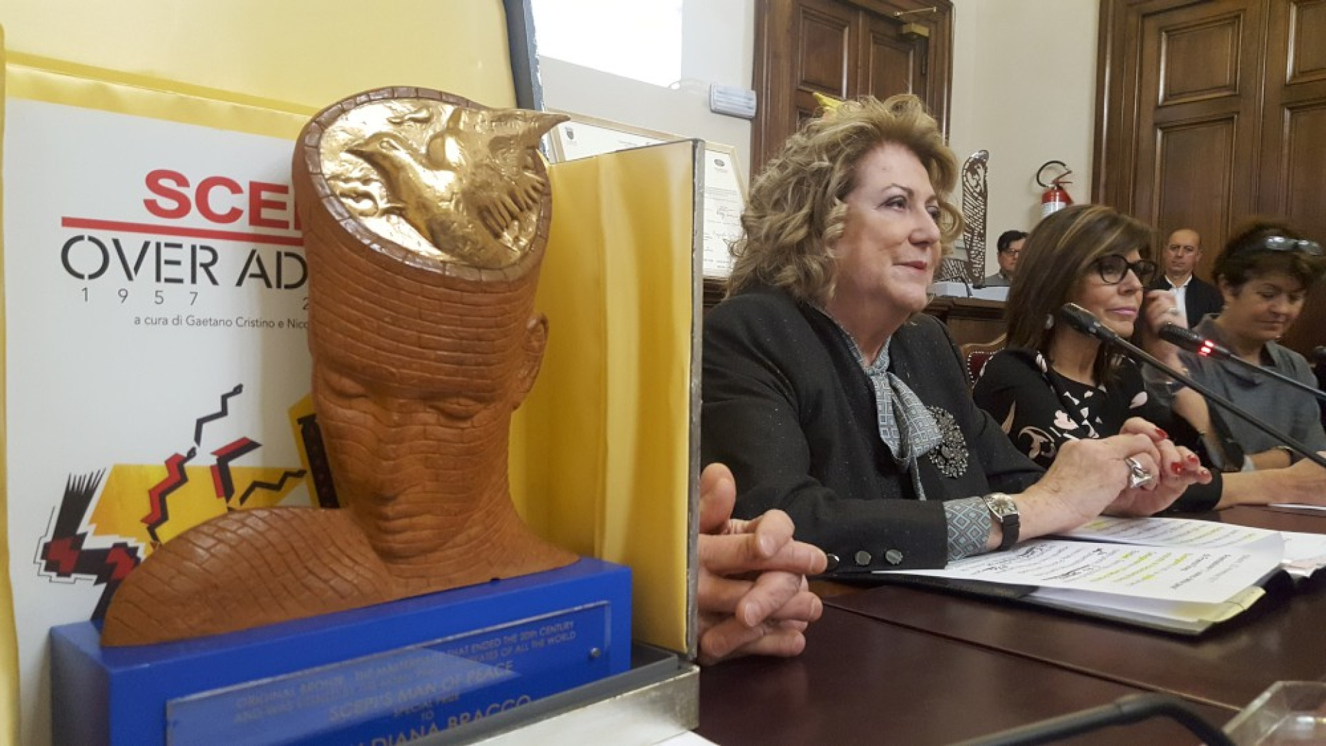 Progetti per la salute e per le giovani donne. "L'Uomo della Pace" a Diana Bracco