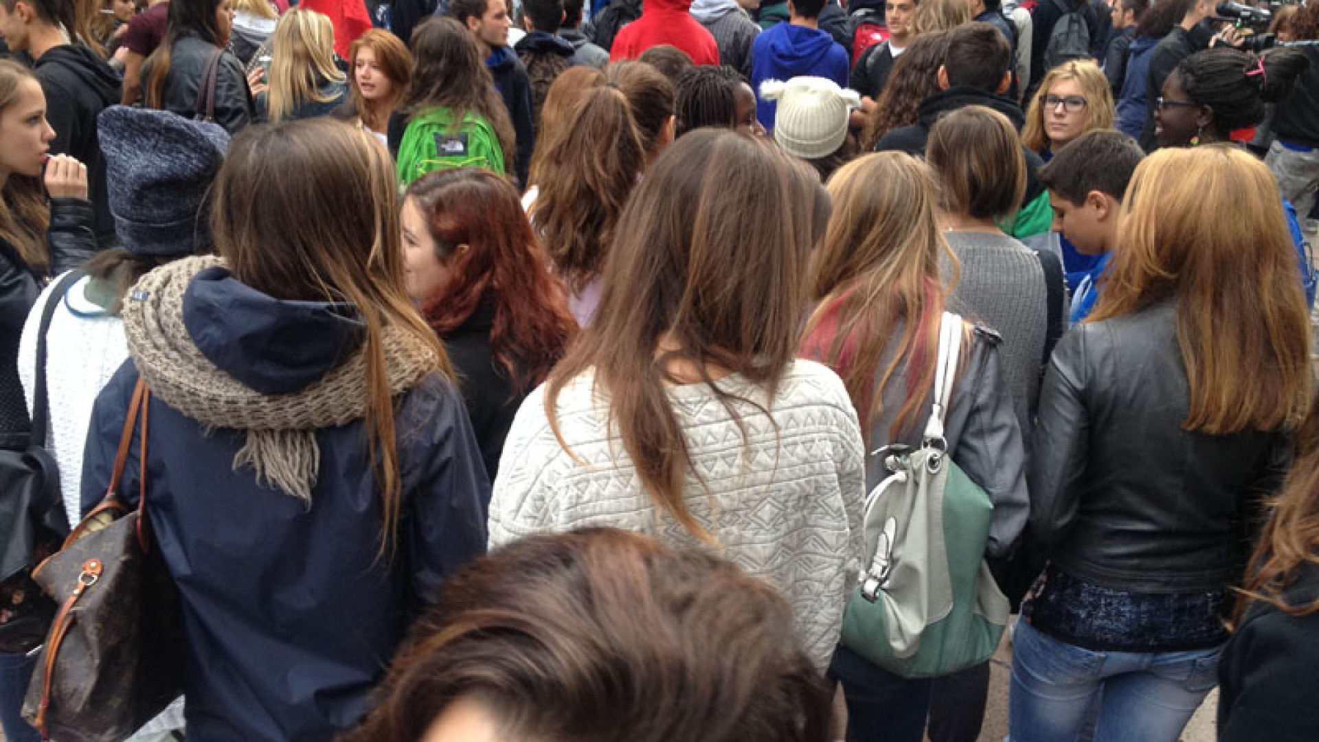 Bus sovraffollati, 300 studenti in corteo. Castagne contro i pullman