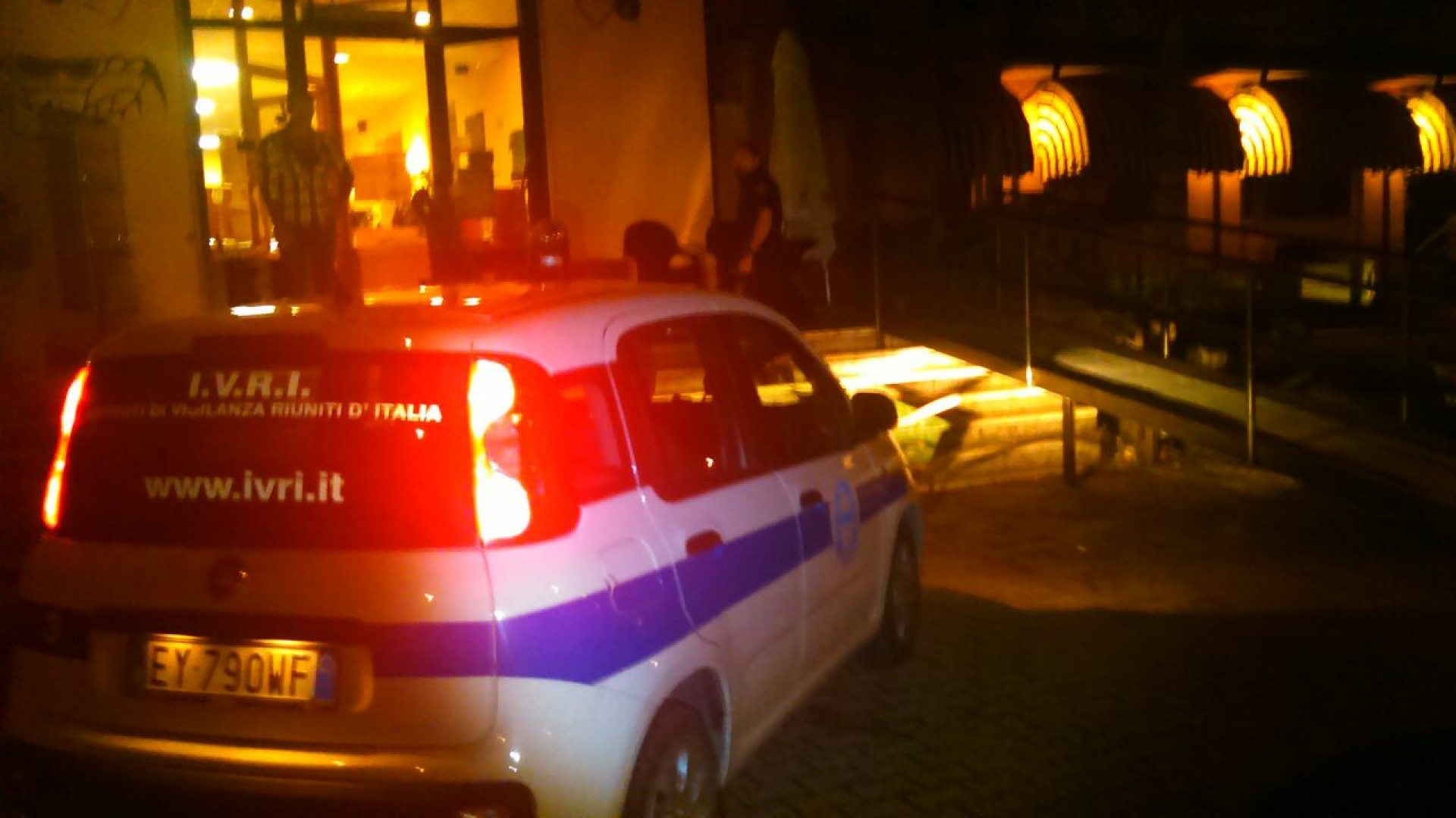 Raffica di tentati furti: ladri lasciano videopoker caricato sulla carriola