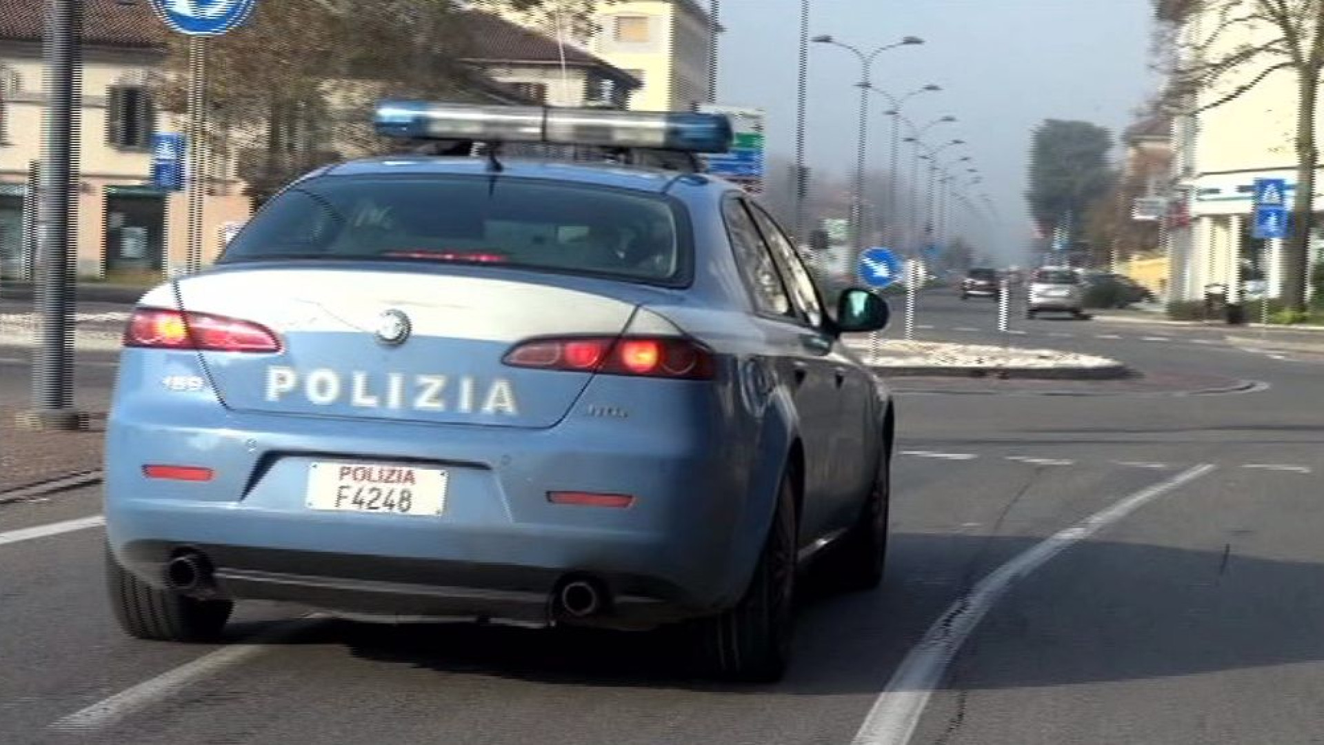 Mazza da baseball, coltello a serramanico e un tubo di metallo in auto: due denunce