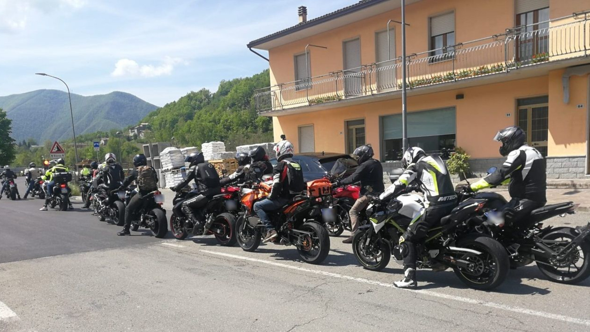 Marsaglia, il sindaco: "Se il ponte non è a rischio, togliere il semaforo"