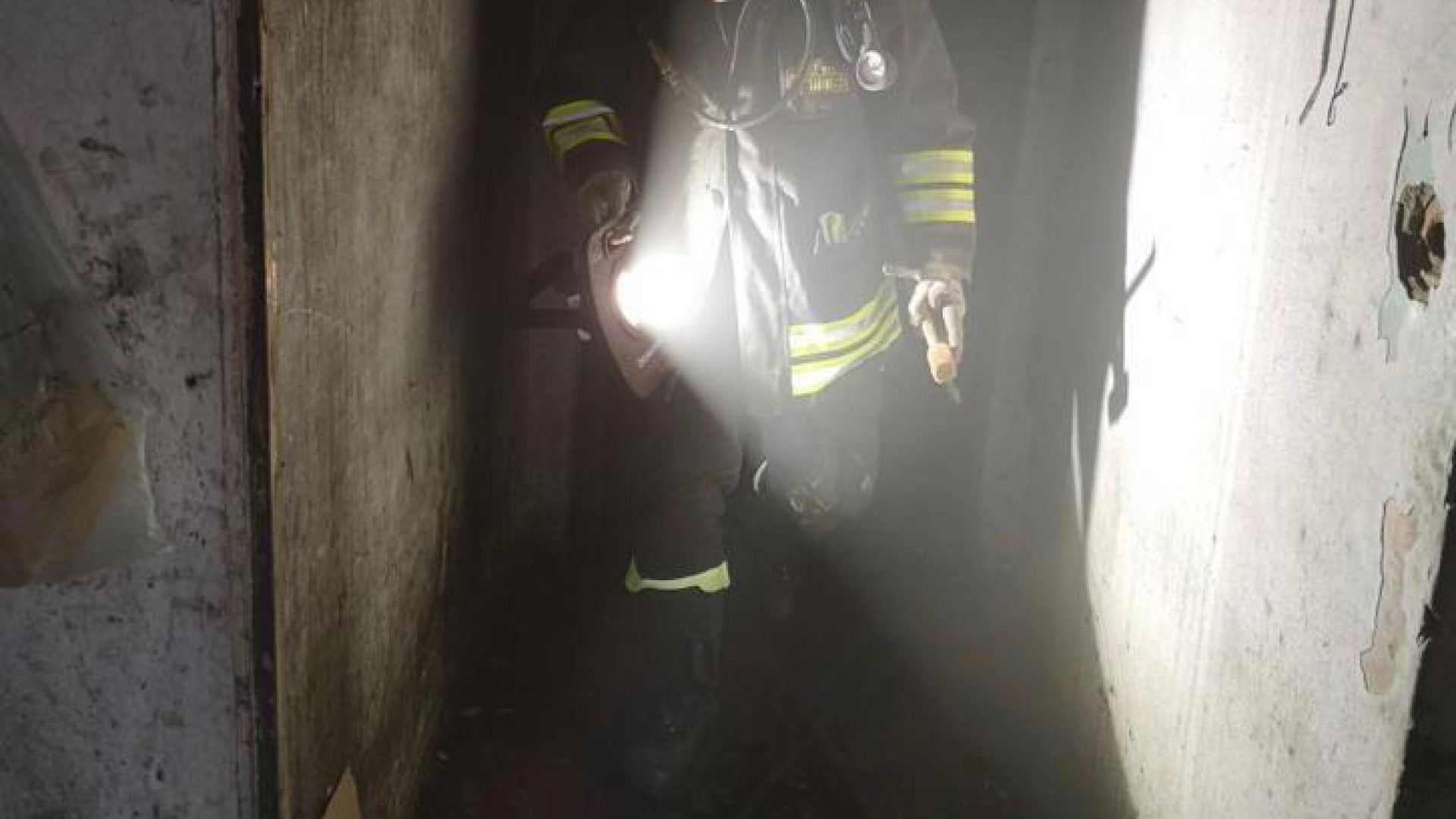 Esplode una bombola, uomo ustionato e abitazione inagibile