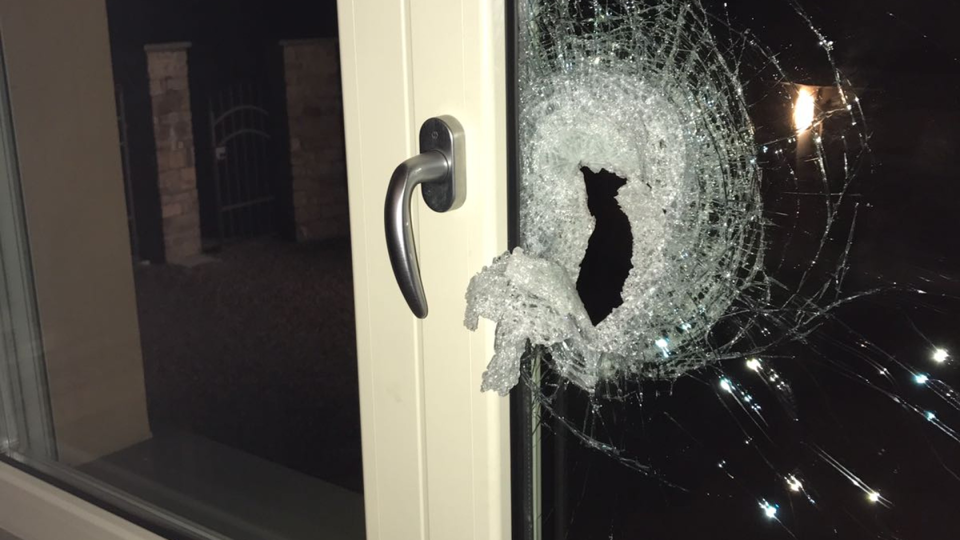 Croce di Castione, faccia a faccia con i ladri nell'abitazione della figlia: banditi in fuga