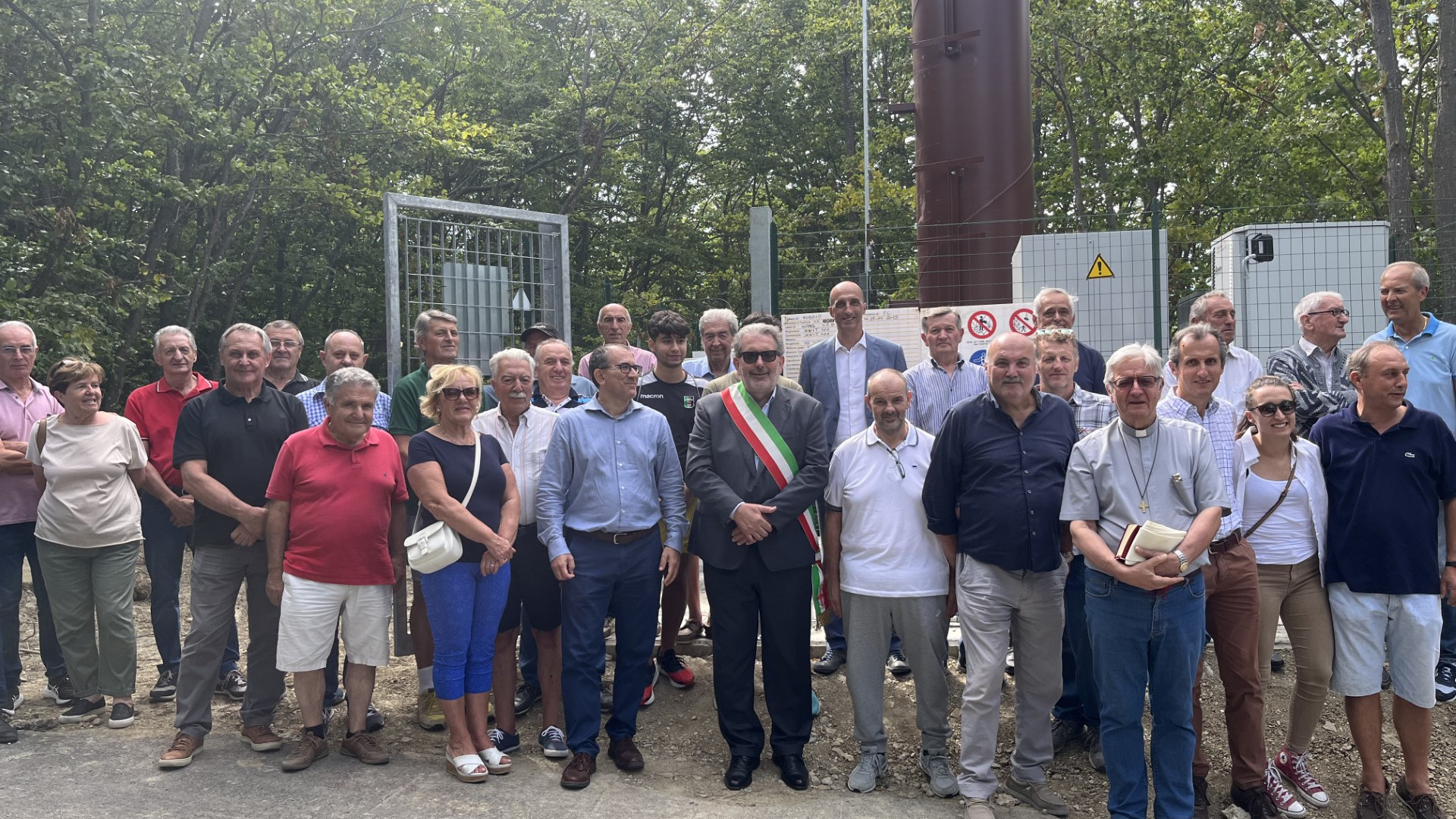 Paesi in festa intorno all'antenna. "A Ceci e Dezza i telefonini ora squillano"