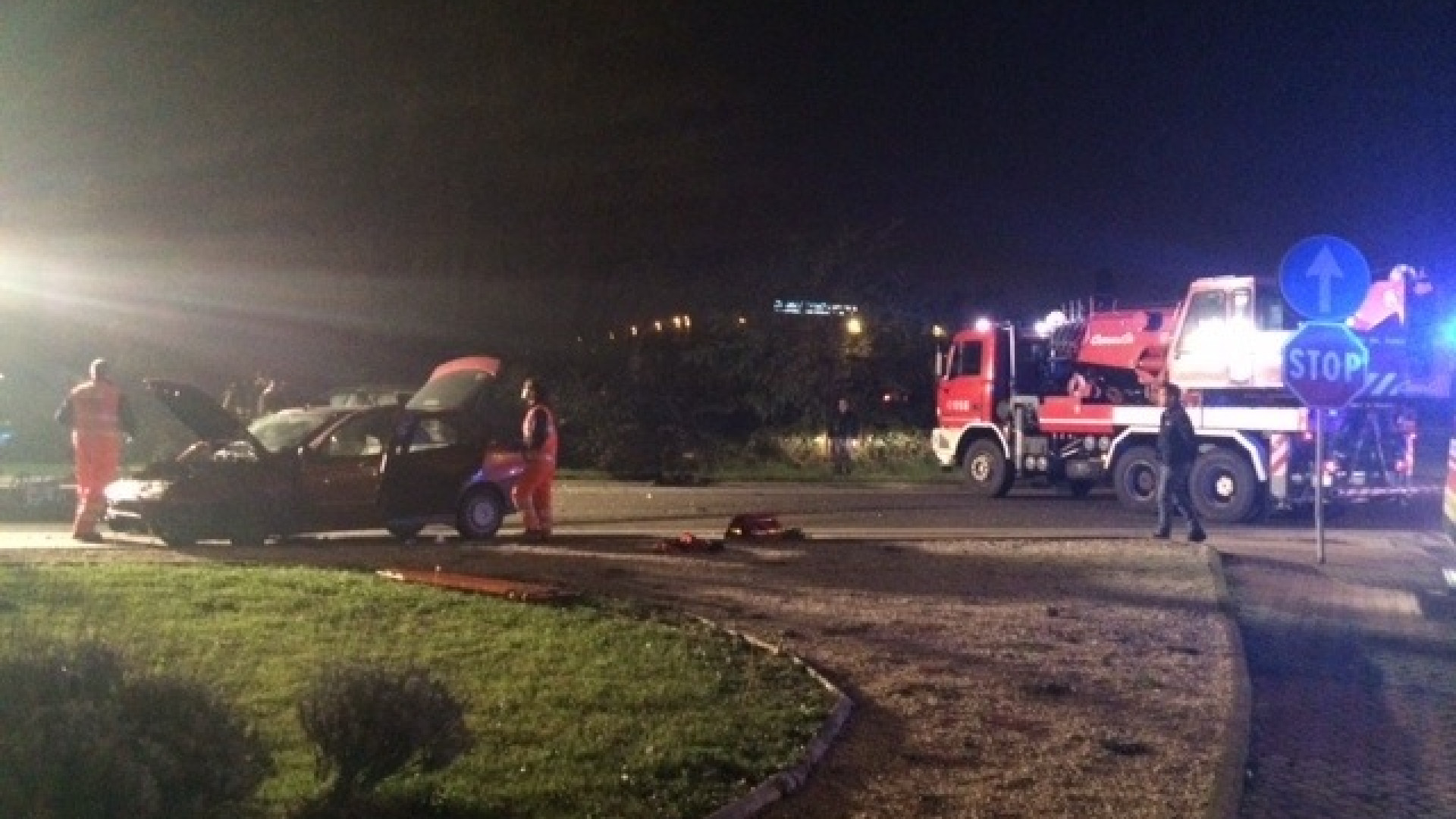 Pauroso schianto sulla Caorsana: giovane incastrata tra le lamiere