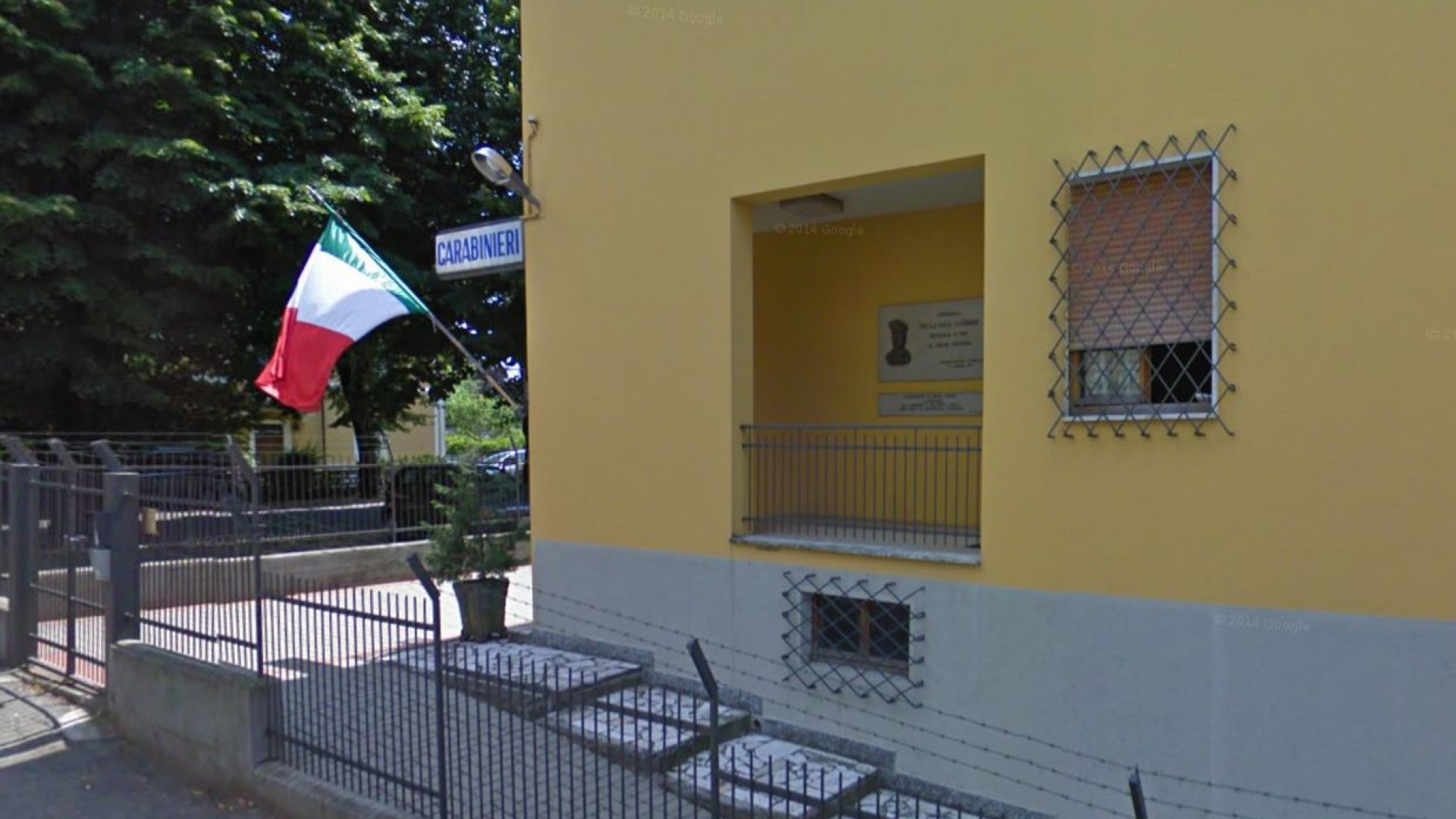 Pipì in piazza e aggressione ai carabinieri, 46enne arrestata a Caorso sulla sagra