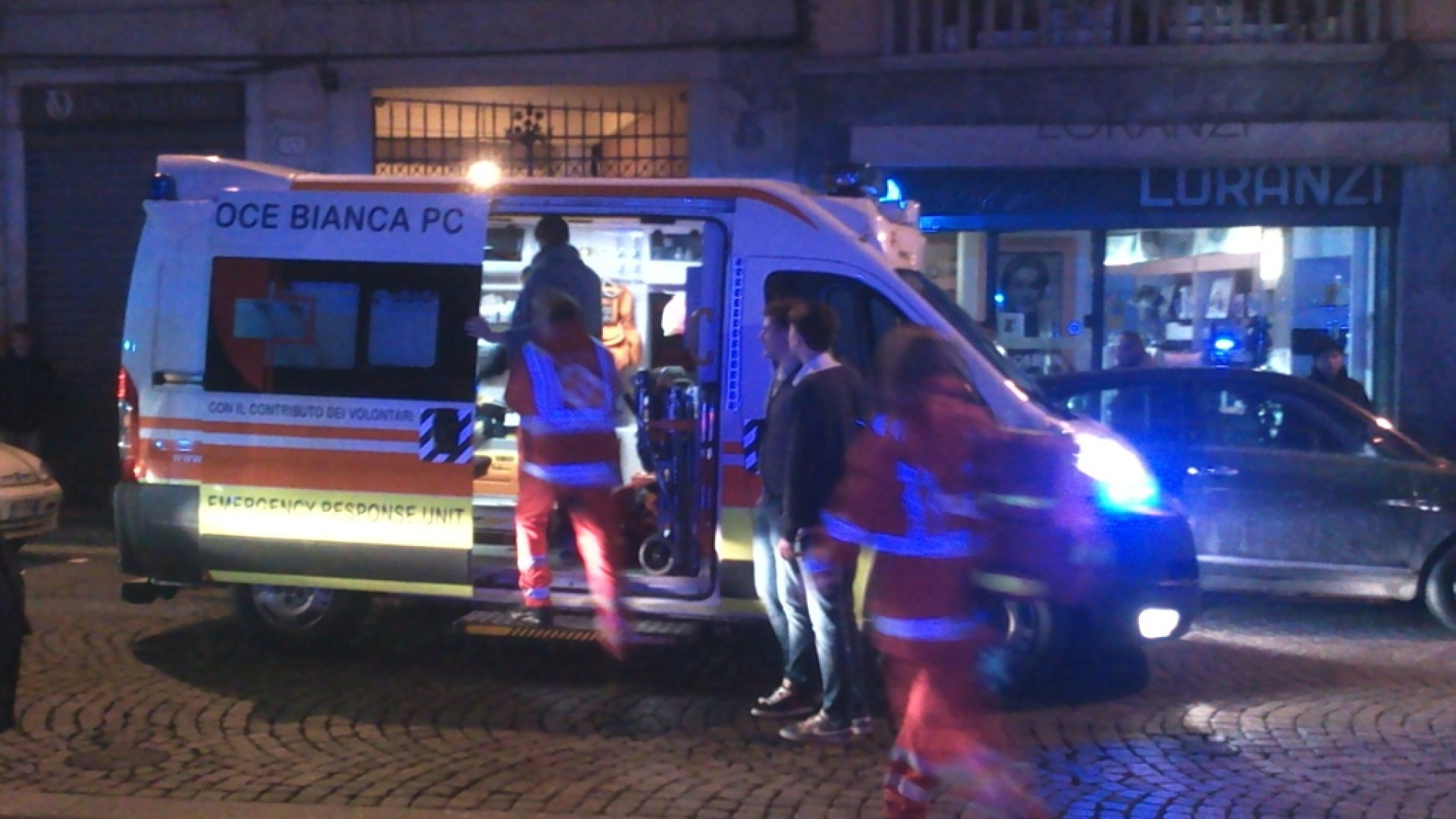 Poco dopo mezzanotte: ricoverati tre ragazzi ubriachi. Atti vandalici in centro