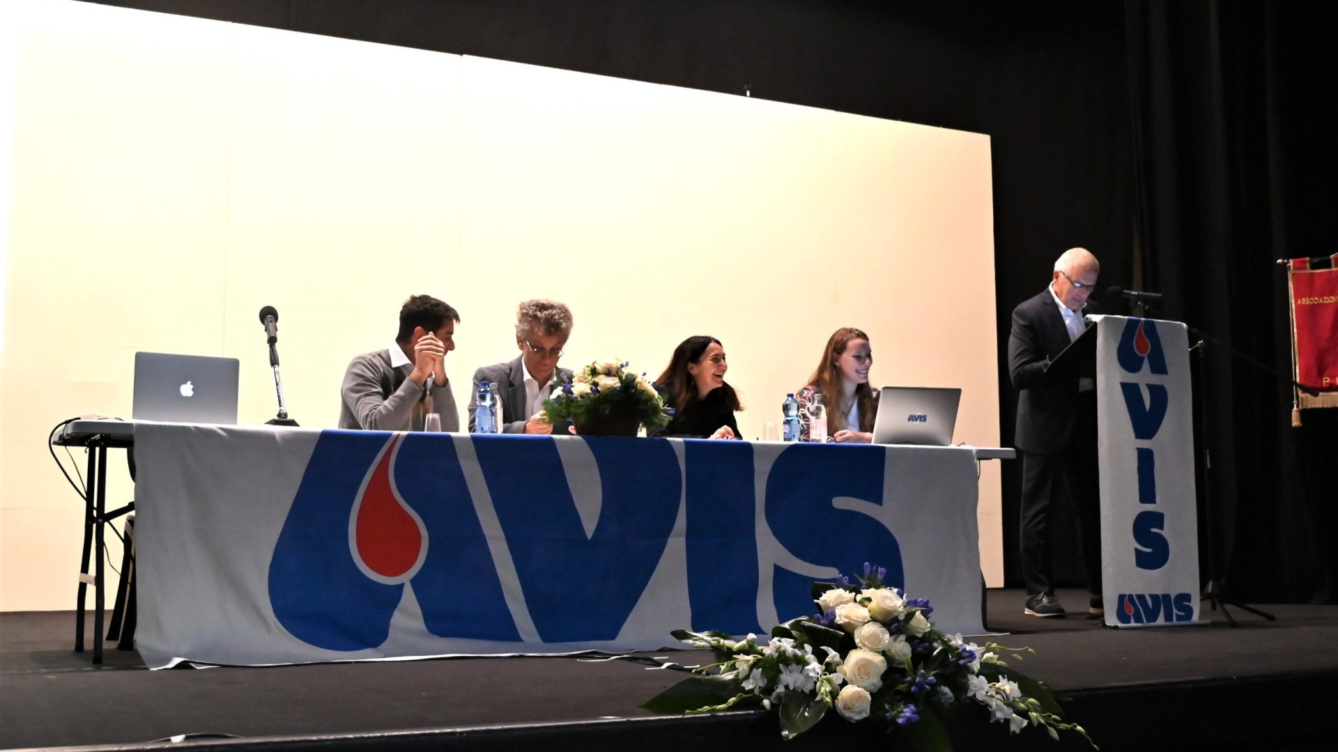 Avis Piacenza festeggia 353 donatori: 4 distintivi in oro e diamante.  Tutti i premi