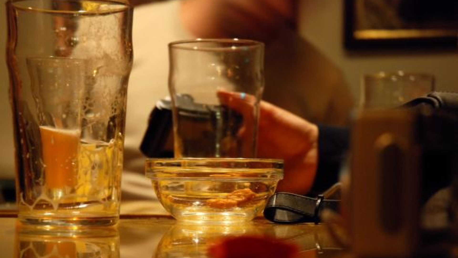 Alseno: il barista non gli serve da bere, ubriaco lo colpisce con un bicchiere