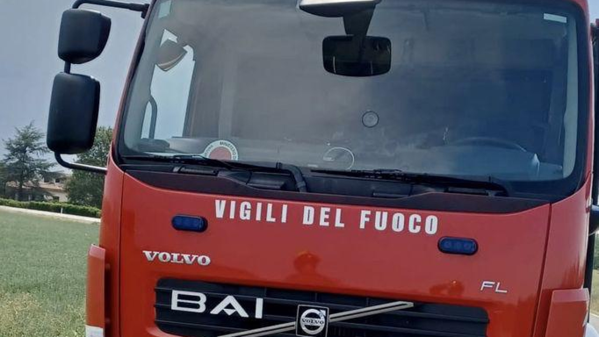 Incendio sulla Provinciale tra Bobbio e Coli. Fiamme alimentate dal forte vento