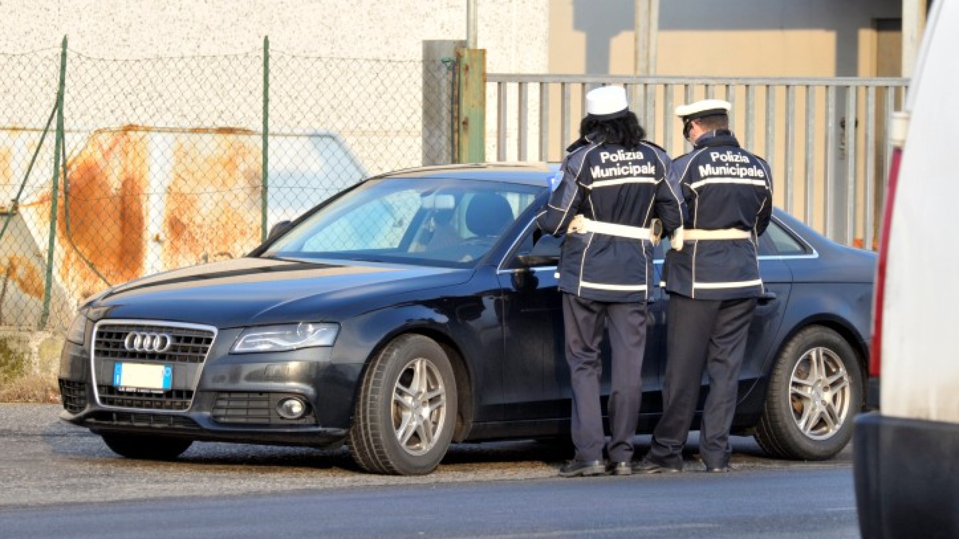 Quartiere Roma: 32 residenze false e 216 violazioni stradali in un mese