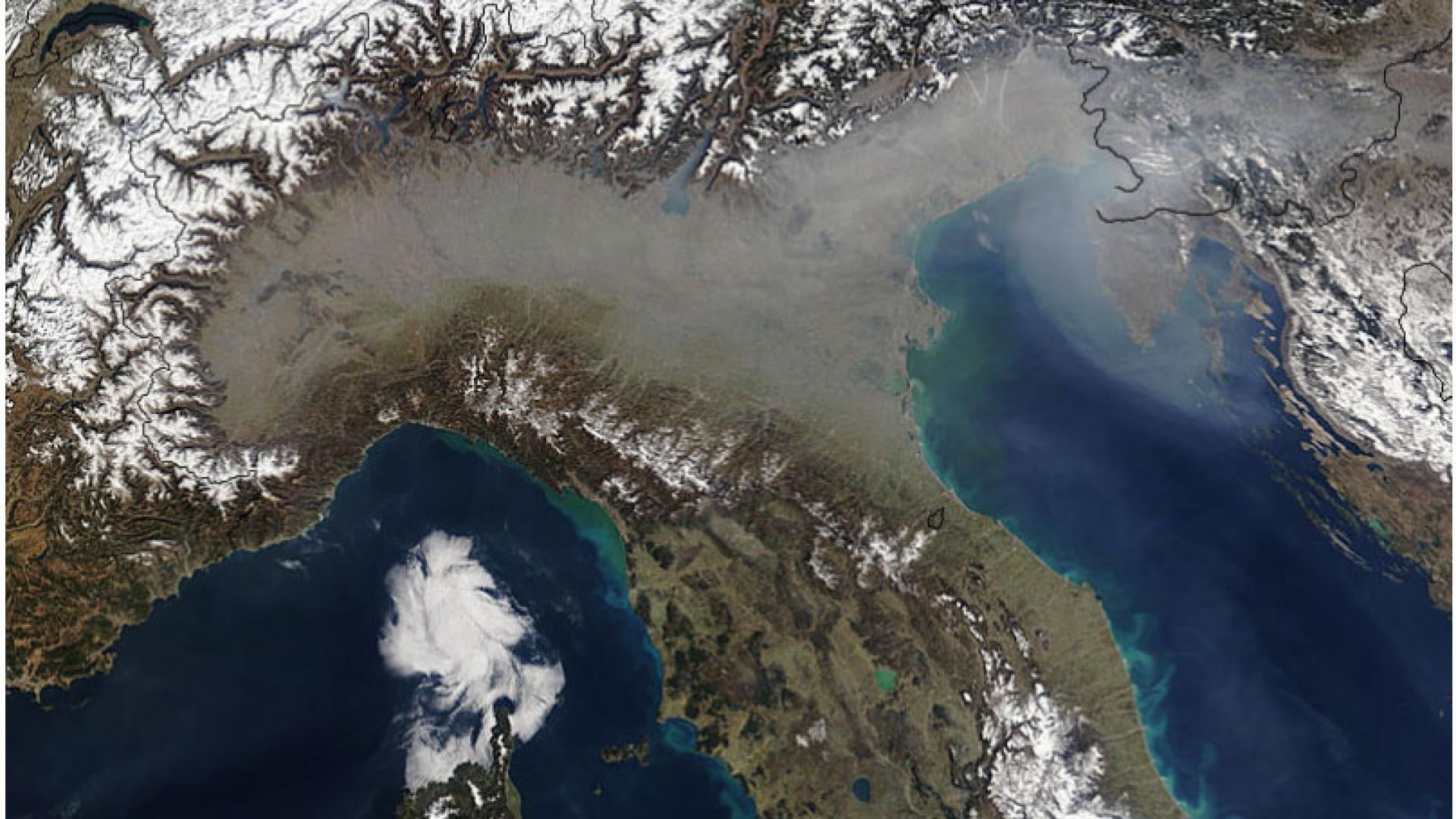 Smog alle stelle, domenica blocco totale del traffico in città.In arrivo la pioggia: allerta meteo