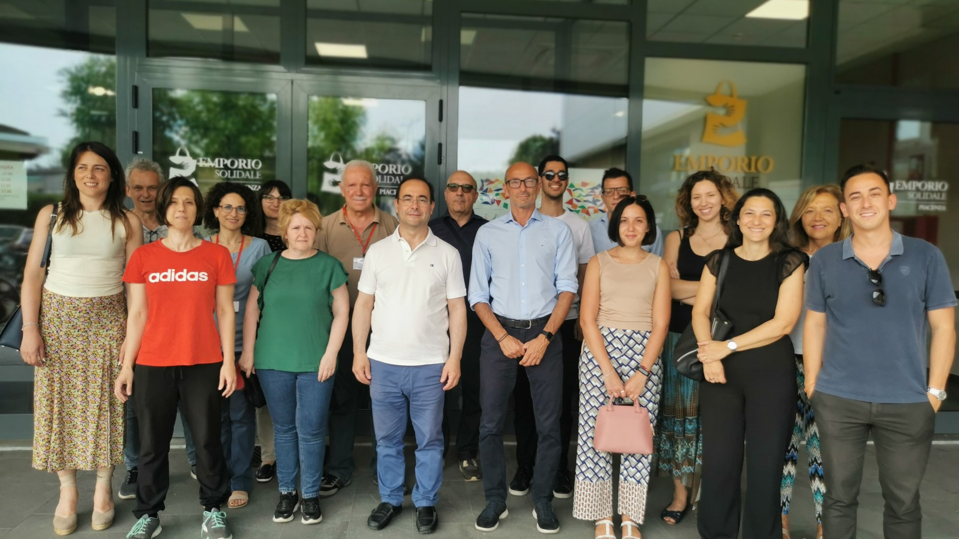 Ore di lavoro trasformate in volontariato all'Emporio: "Esperienza straordinaria "