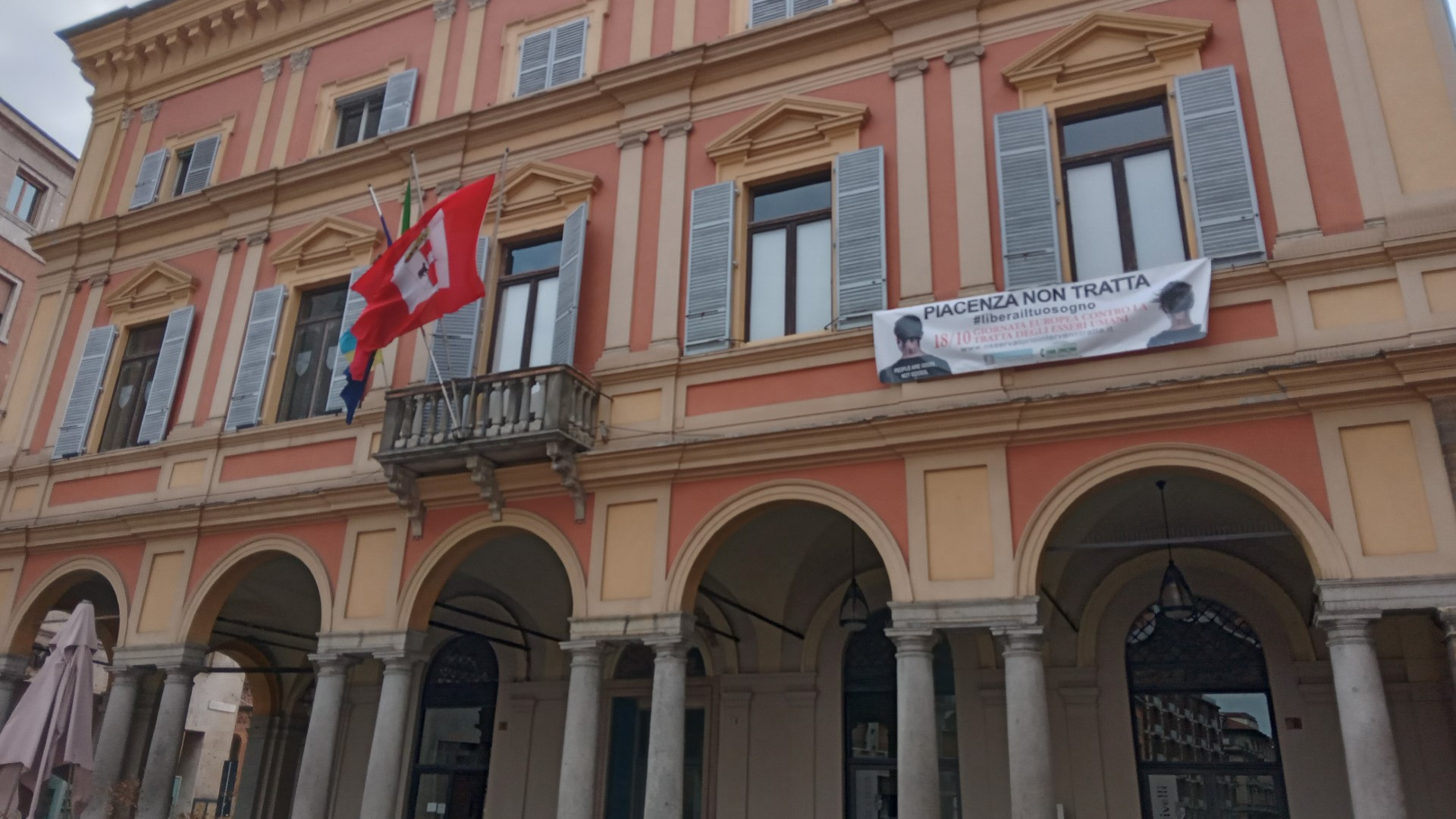 “Piacenza non tratta”. slogan contro il traffico di esseri umani. "Salvate" 251 persone