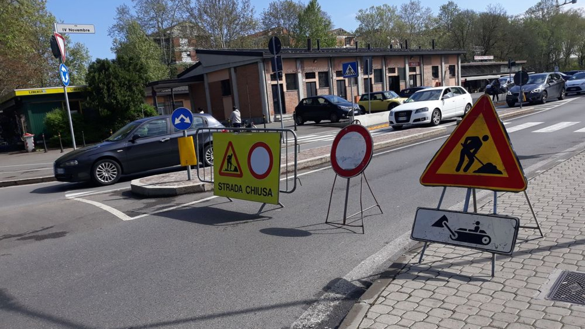 Via IV Novembre riaperta al traffico. Lavori finiti, Tassi: "Tempi record"