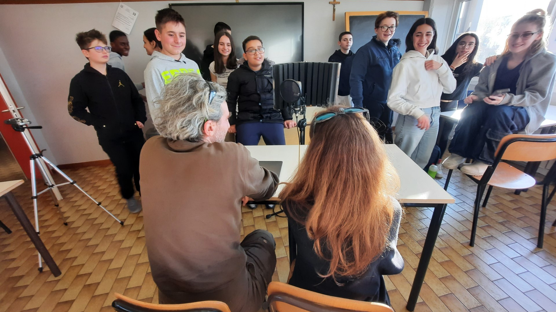 "La scuola al contrario", alunni interrogano i prof: ecco il podcast "Brothclass"