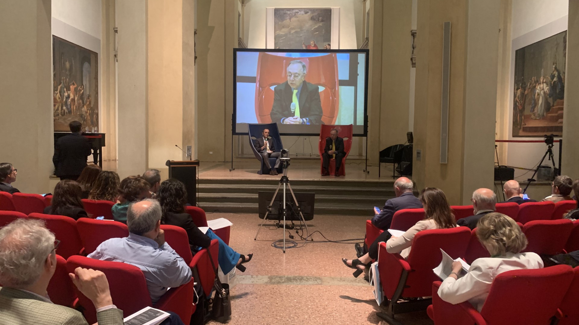 Piacenza capitale dell'oculistica: i massimi esperti a Palazzo Farnese