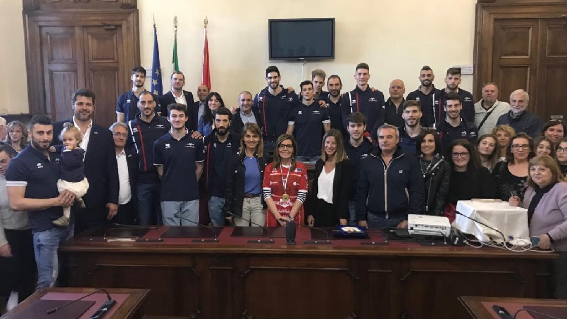 Gas Sales, dopo lo straordinario "double", è festa anche in consiglio comunale. LE FOTO