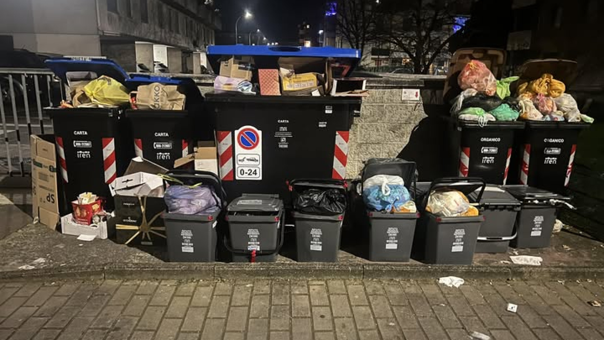 Quartiere Besurica, a Natale i rifiuti aumentano e i bidoni traboccano