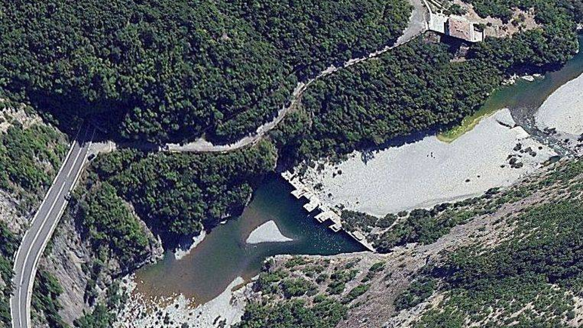 San Salvatore, lavori di manutenzione al ponte. Senso unico alternato