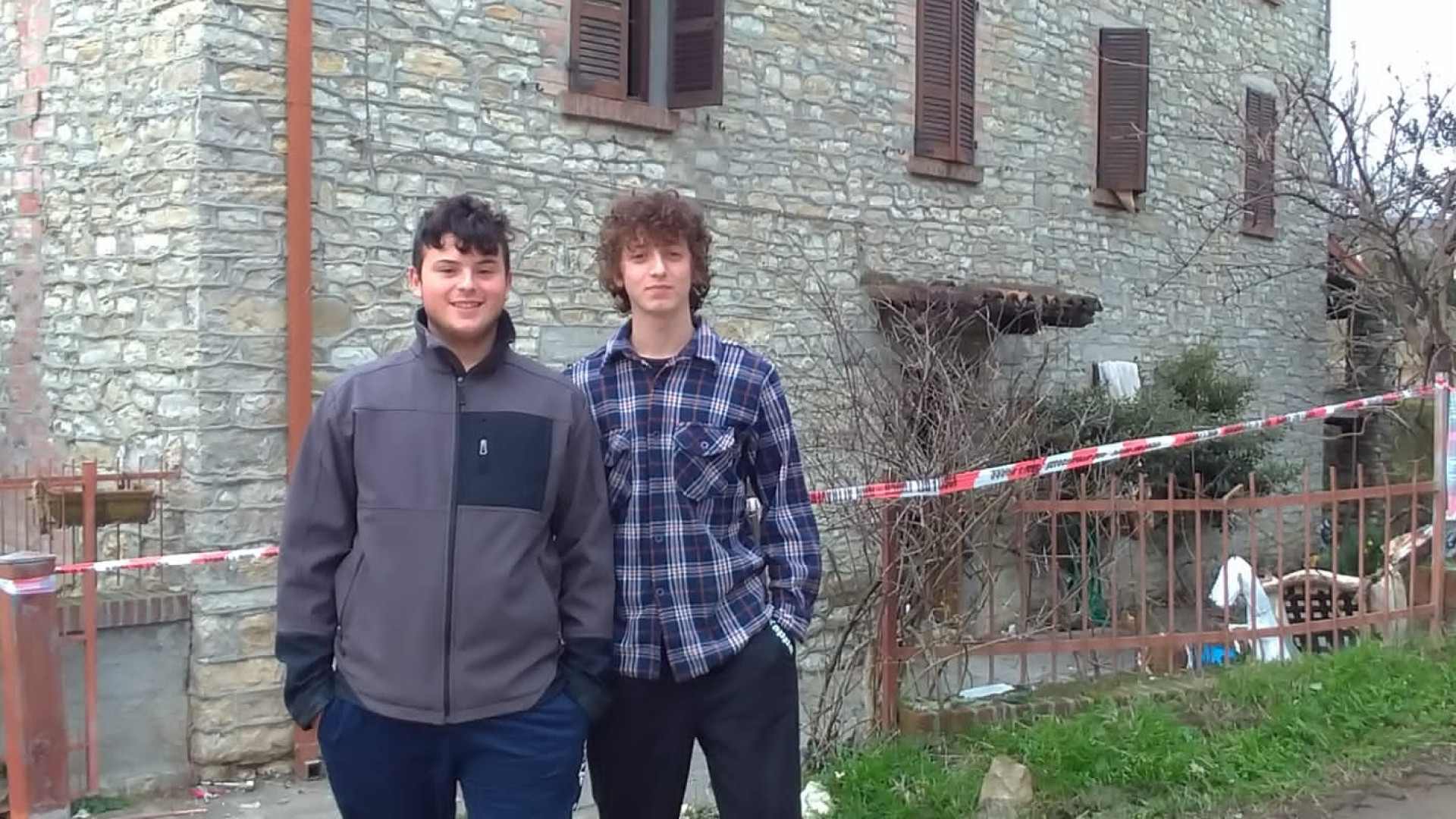 Davide e Lorenzo, cugini eroi: "Abbiamo salvato il vicino dalle fiamme"