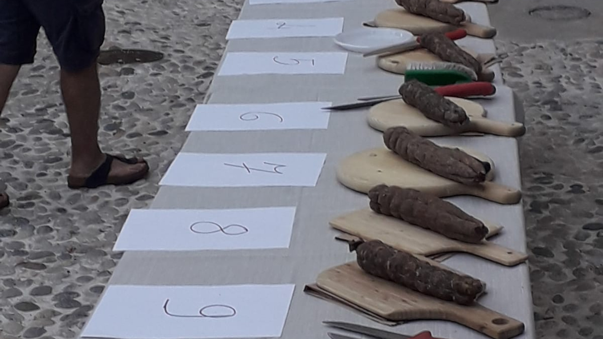 Gara di salame nostrano in Val Nure, 10 partecipanti: vince Luigi Faleggi