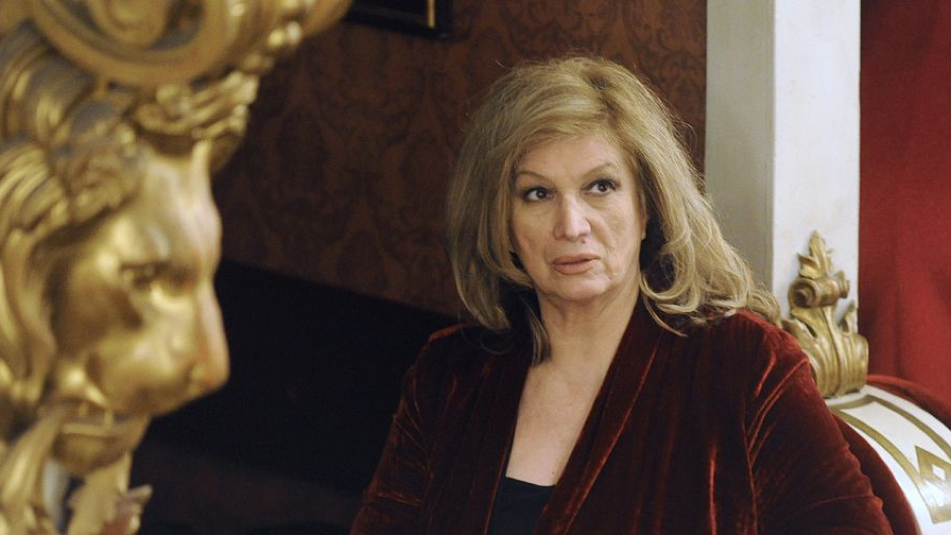 Anche Iva Zanicchi nel cast dell'opera "Le convenienze e inconvenienze teatrali"