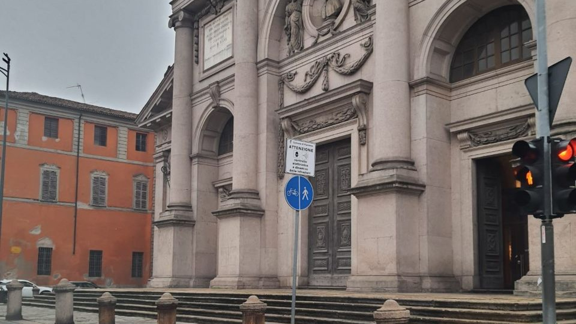 Stop a soste e fermate selvagge: al via in alcune zone della città il Targa System