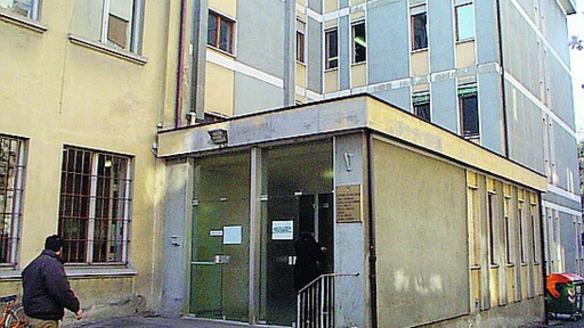 Scatta l'antincendio all'archivio del Comune: sul posto i pompieri