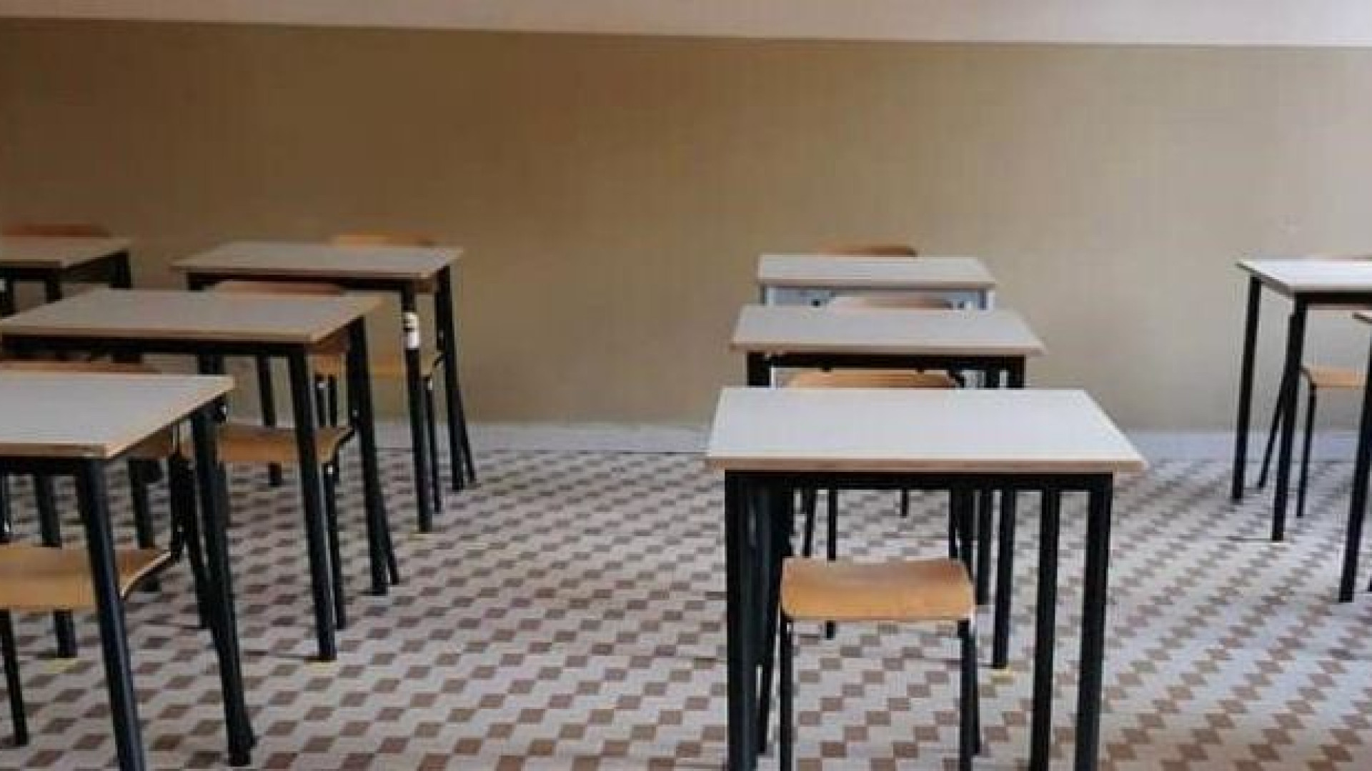 Scuola, in arrivo un nuovo protocollo: classe in quarantena con tre positivi