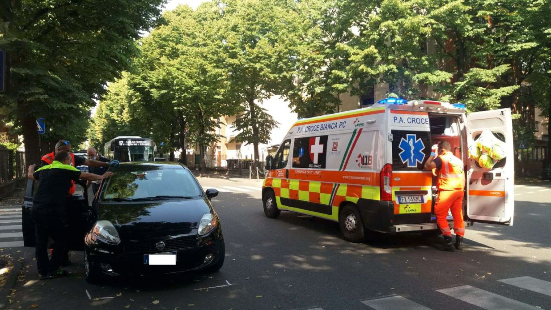 Pedone investito in via Boselli, non è grave. Intervengono i soccorsi