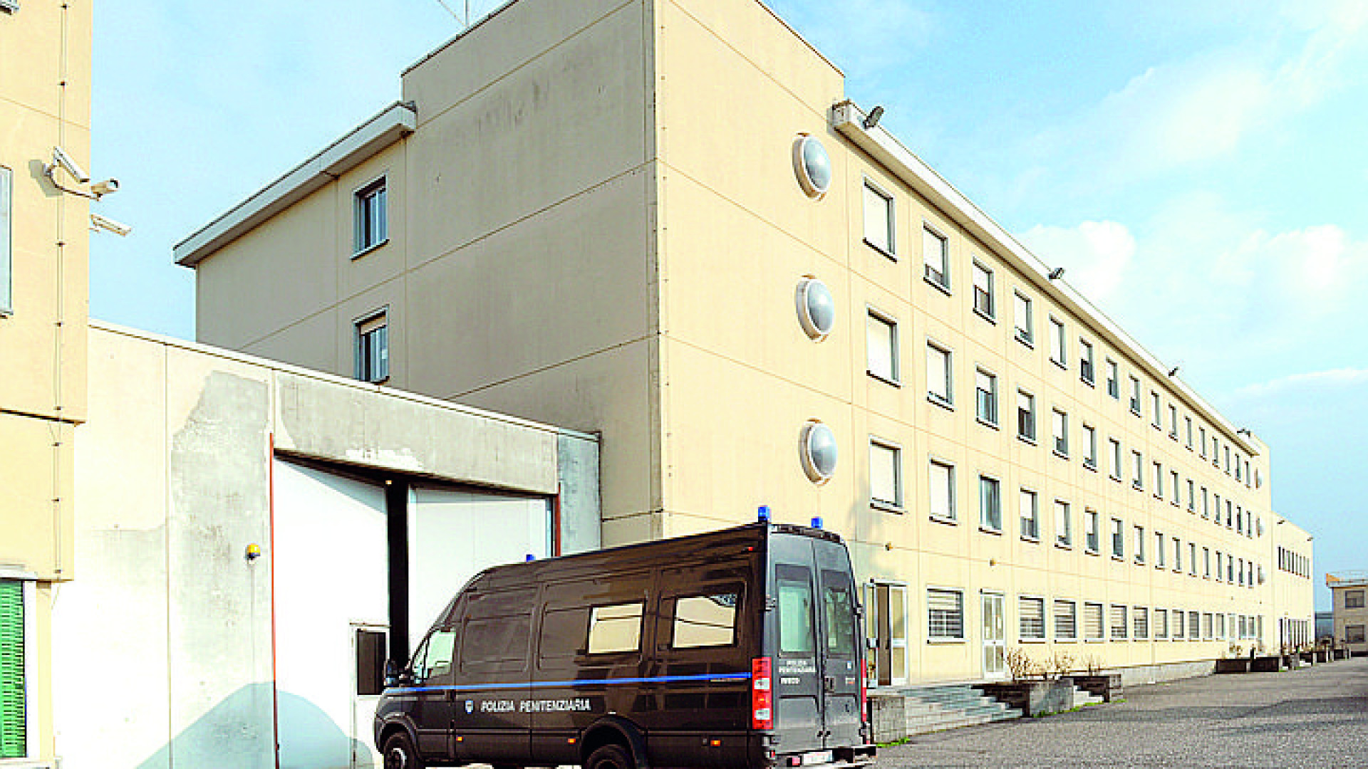 Deve scontare oltre 6 anni di pena, 50enne arrestato e portato in carcere