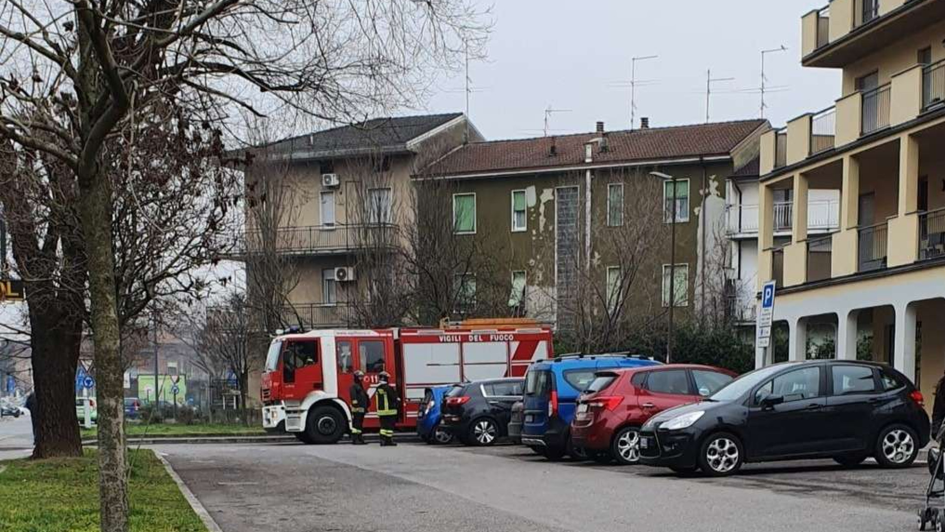 Apprensione in via  Caduti sul Lavoro: bimbo si chiude in casa da solo