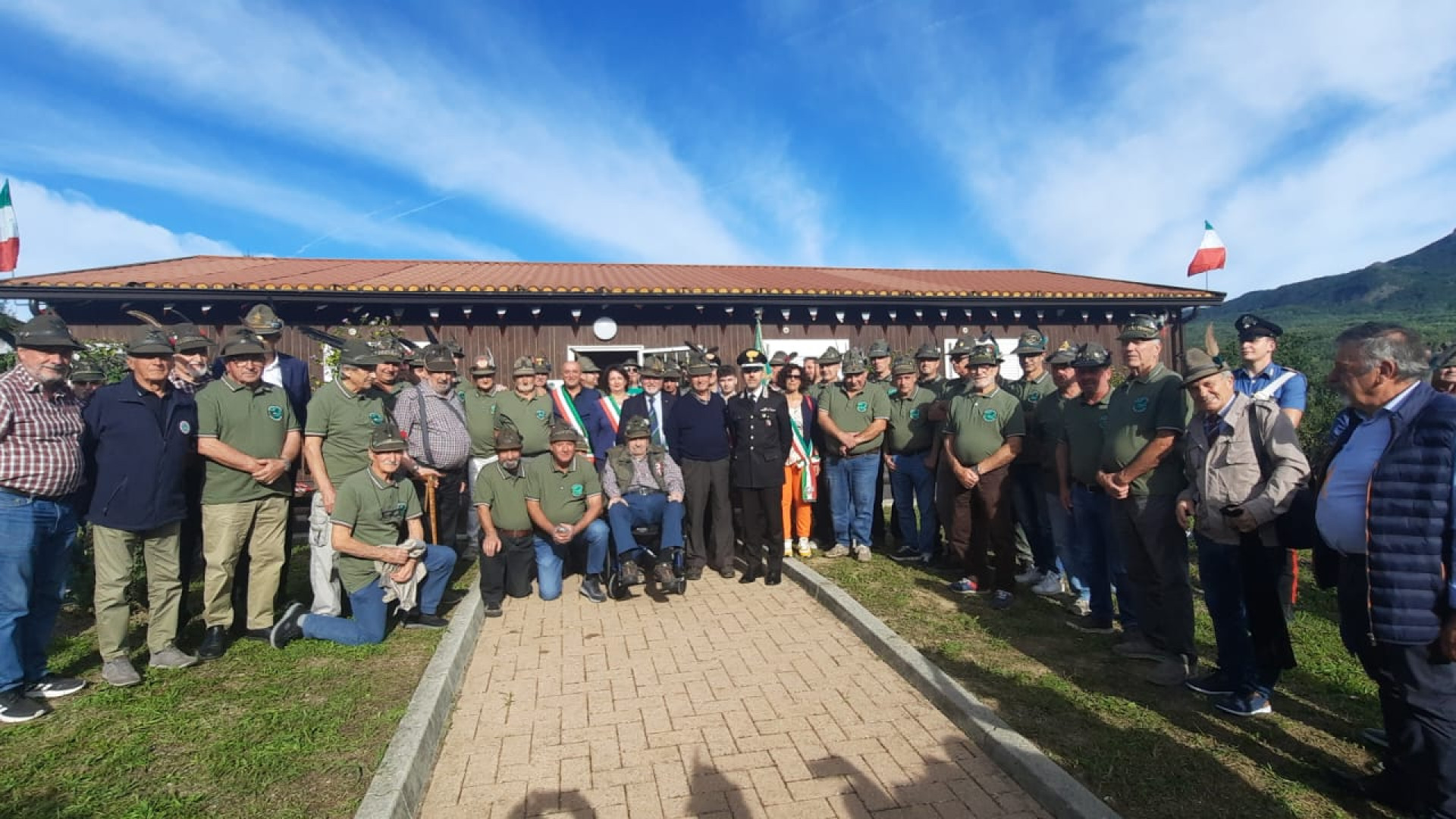 Alpini in festa a Ferriere: inaugurata la baita con il reduce Barbieri di 104 anni