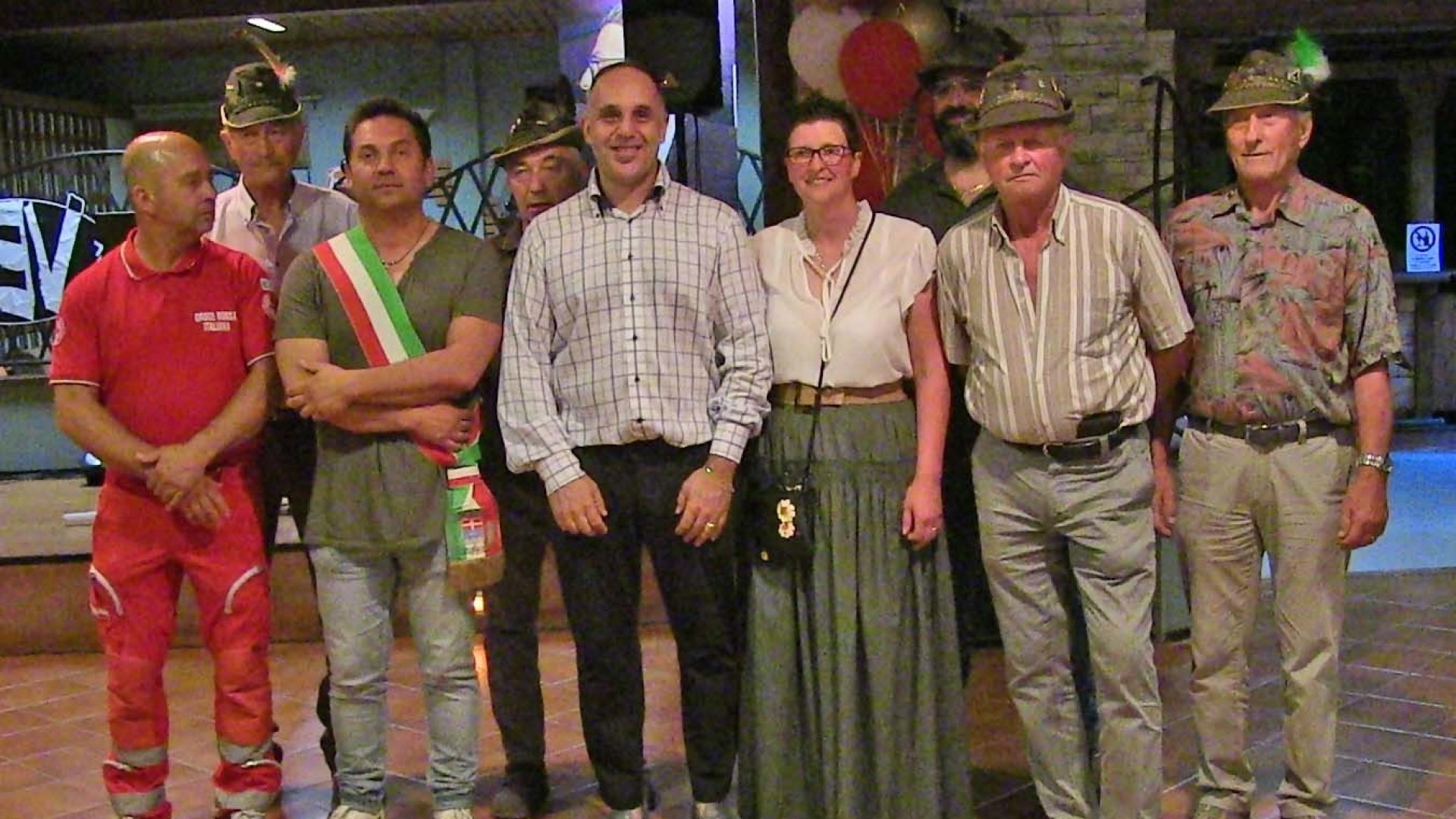 Festa a sorpresa, la comunità di Farini saluta il maresciallo Danilo Brunori