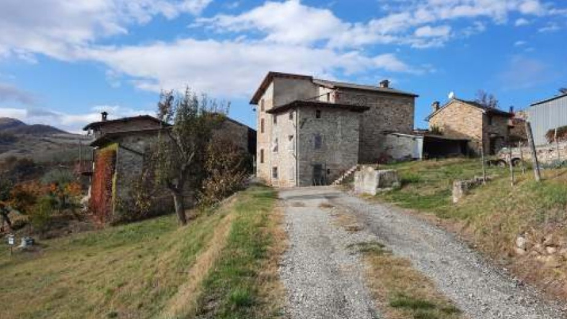 Versante collinare di Cella in balia delle frane. Slittano i lavori per salvare il borgo