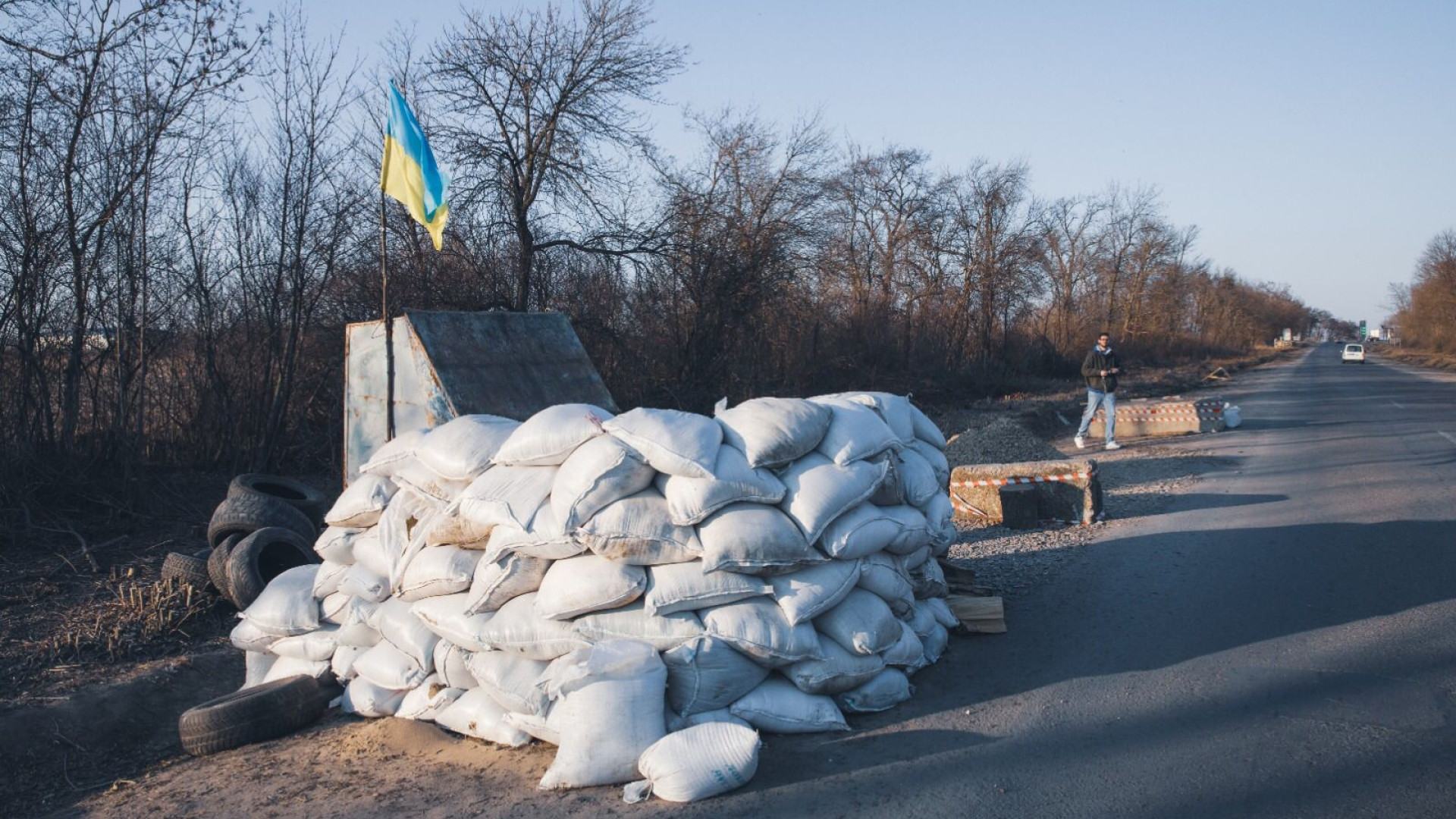 "Missili russi esplosi vicino a noi. Terribile, siamo fuggiti". Il reportage dall'Ucraina