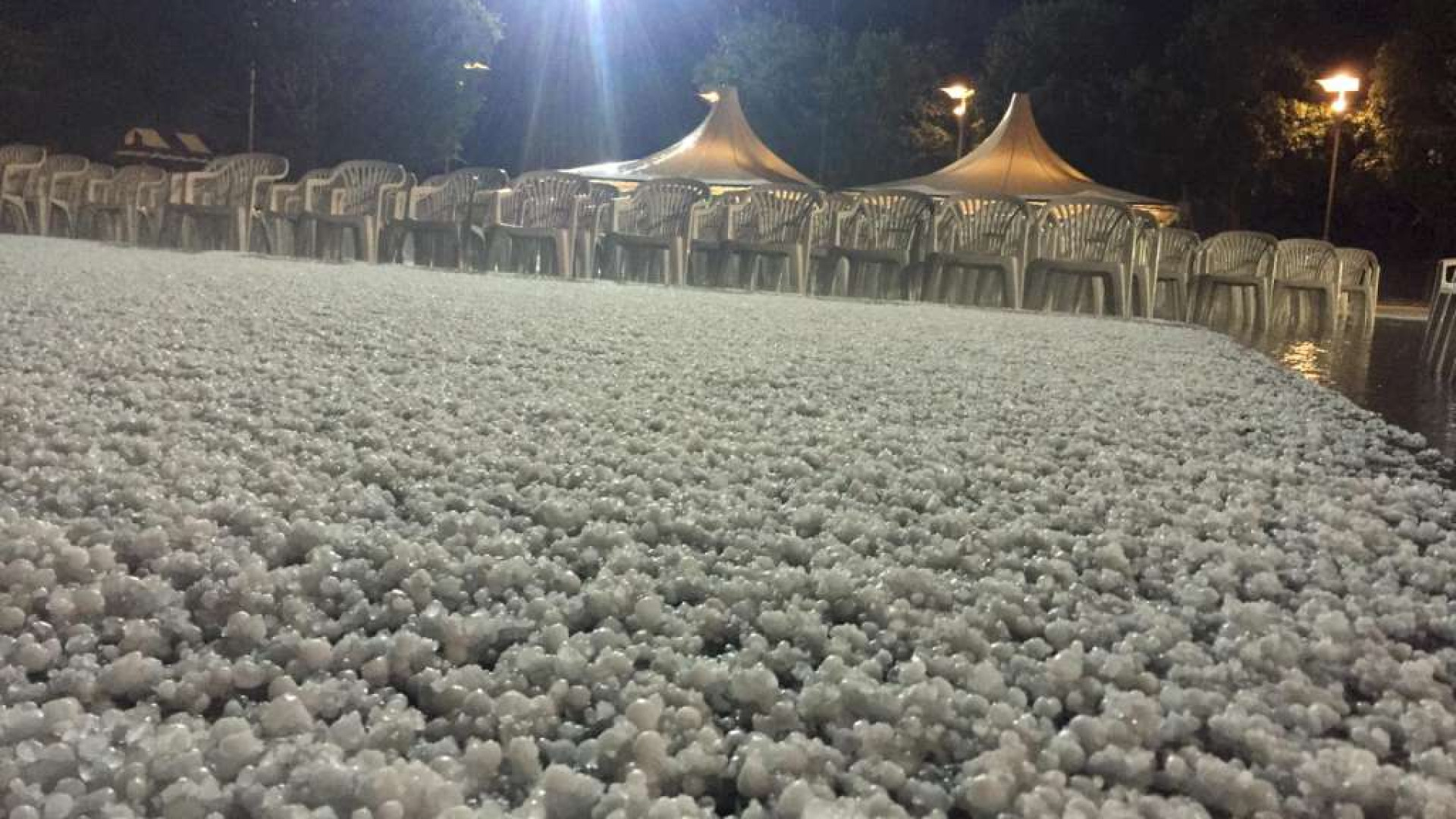 Violenta grandinata a Gragnano, devastata la festa della torta Spisigona