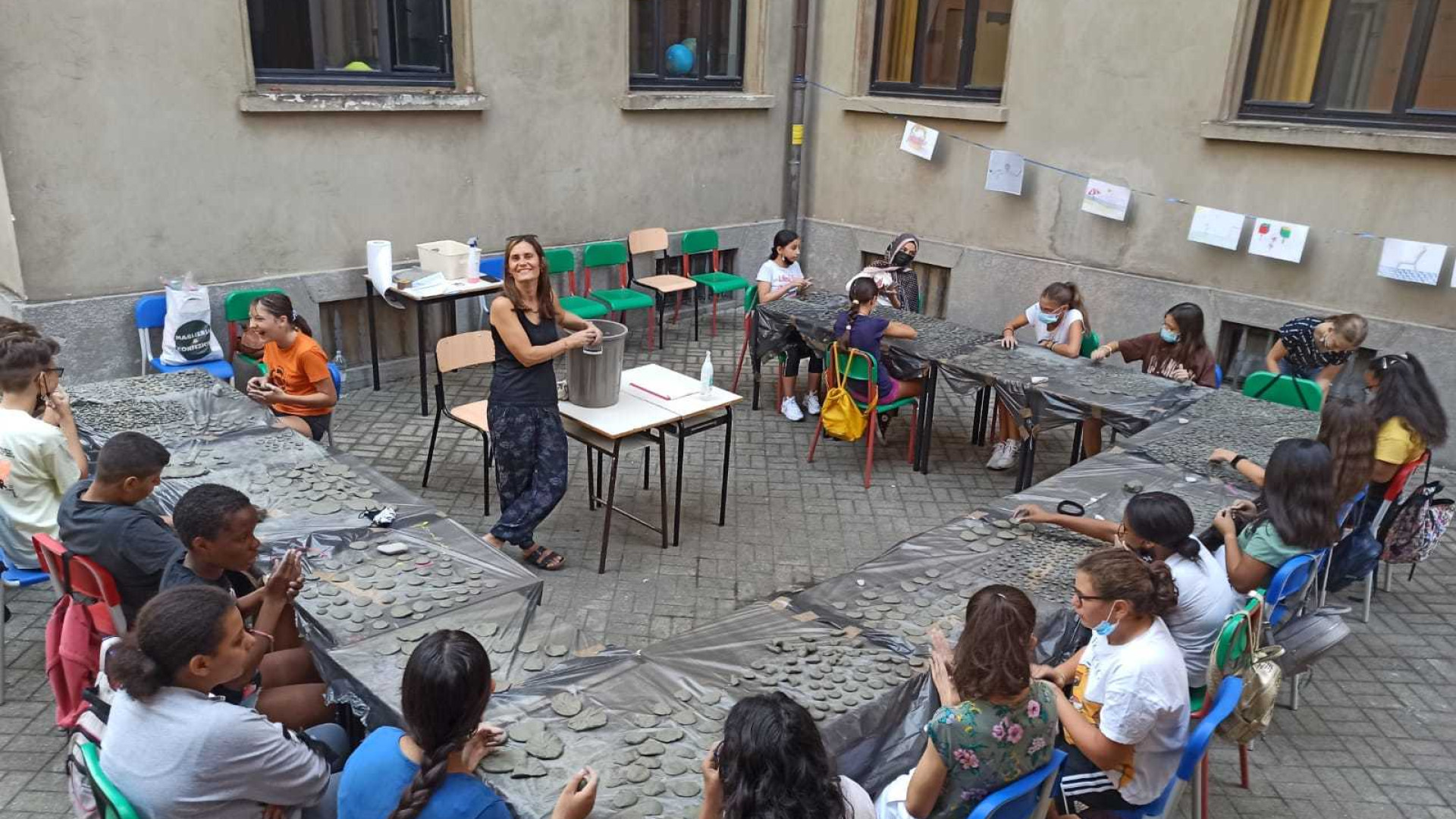 Successo per il centro estivo "Girotondo": laboratori di creta, fumetti, foto e diritti