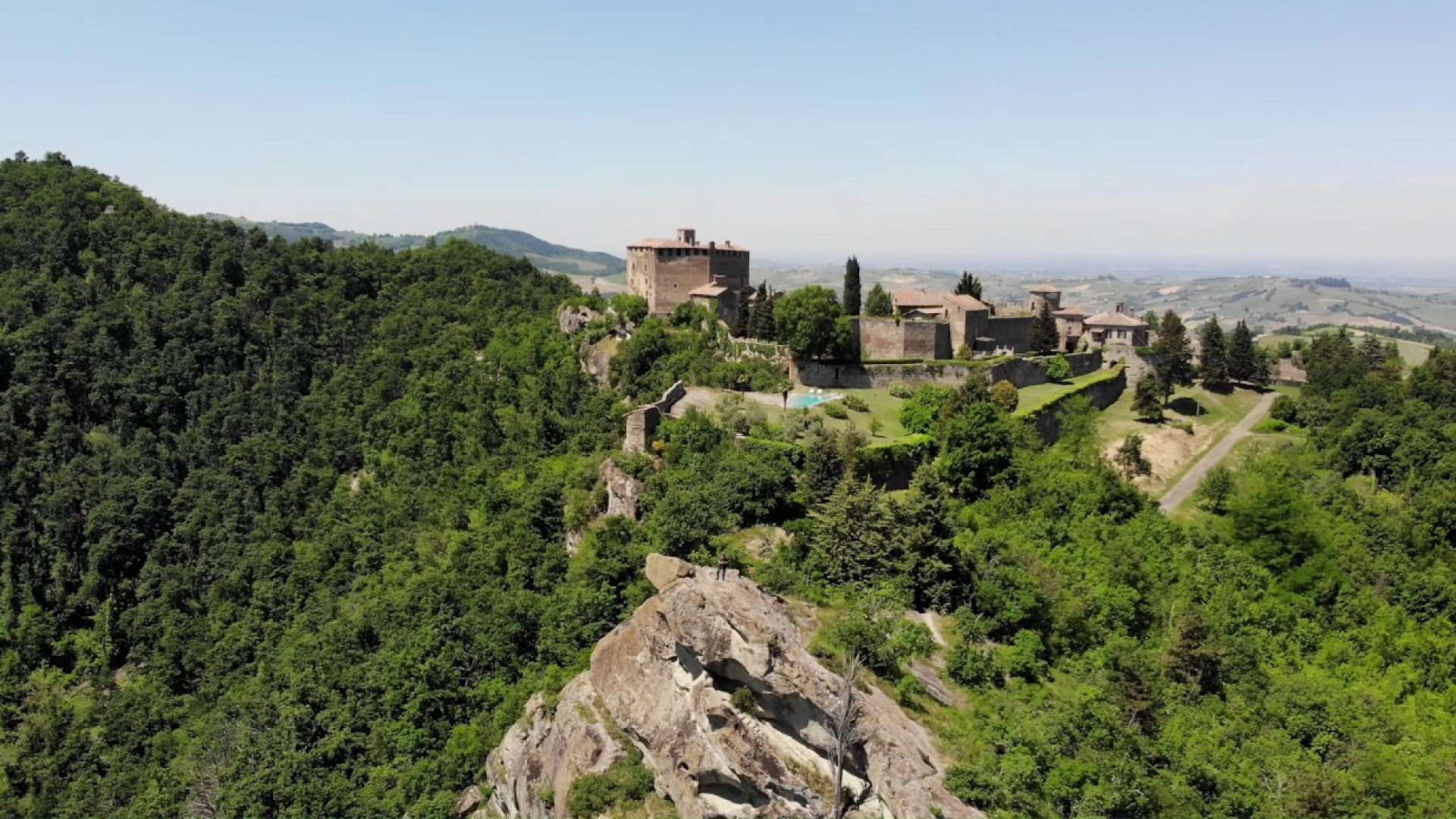 Dal Chiarone a Rocca d'Olgisio, stasera in “Sentieri piacentini” su Telelibertà