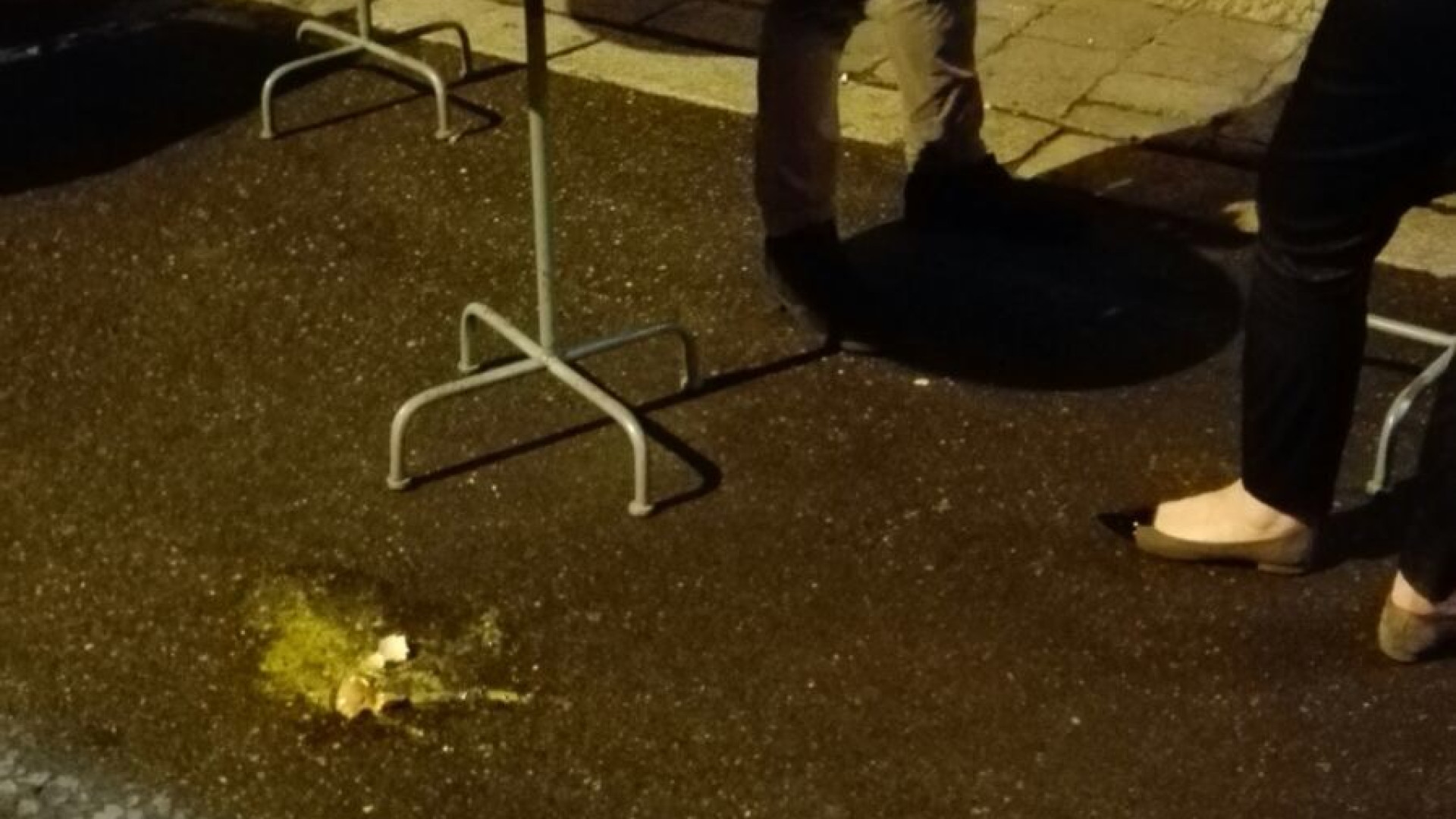 Lancio di uova contro la movida piacentina troppo rumorosa