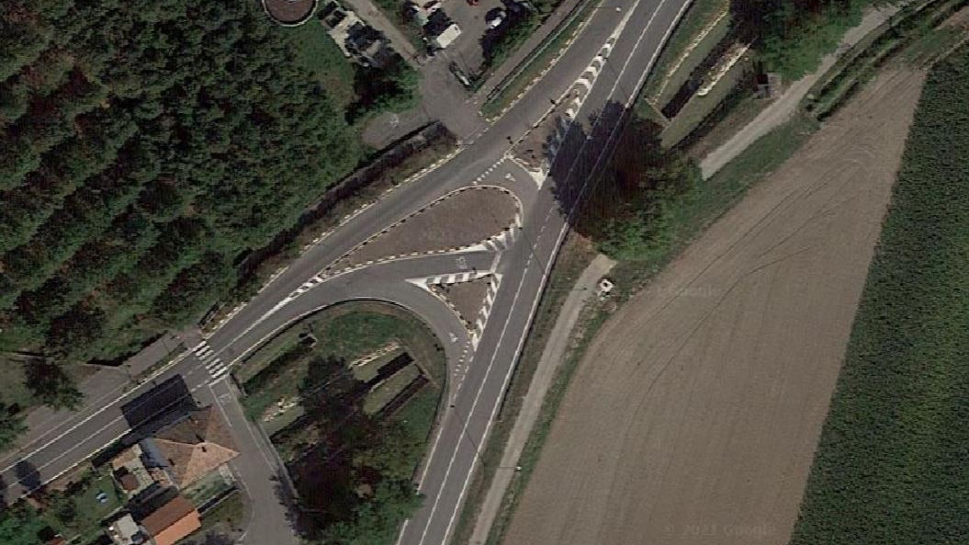 Gossolengo, al via i lavori per la rotatoria. Chiuso un tratto di strada del Bissone