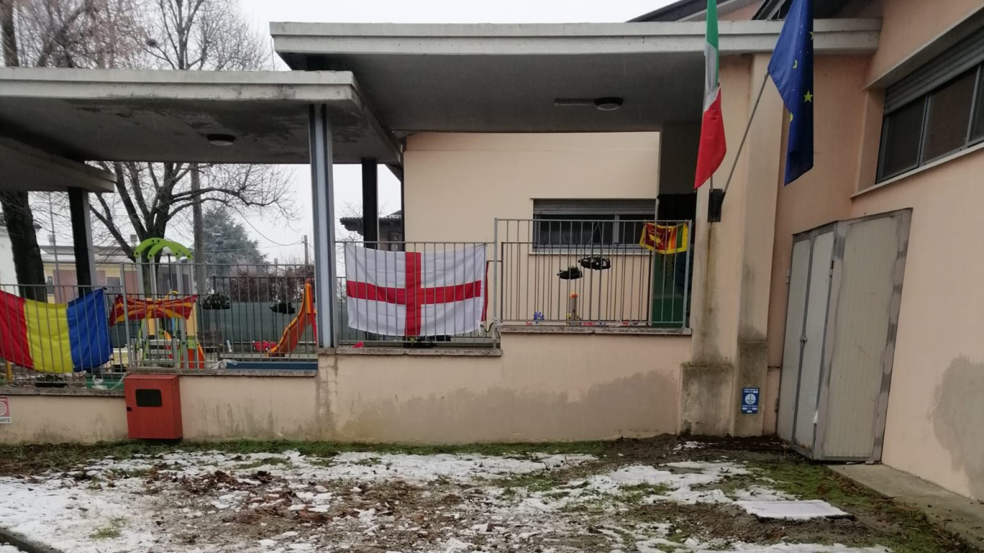 Materna di Gerbido, i volontari: "Sistemiamo noi la rete". Ma il Comune dice no