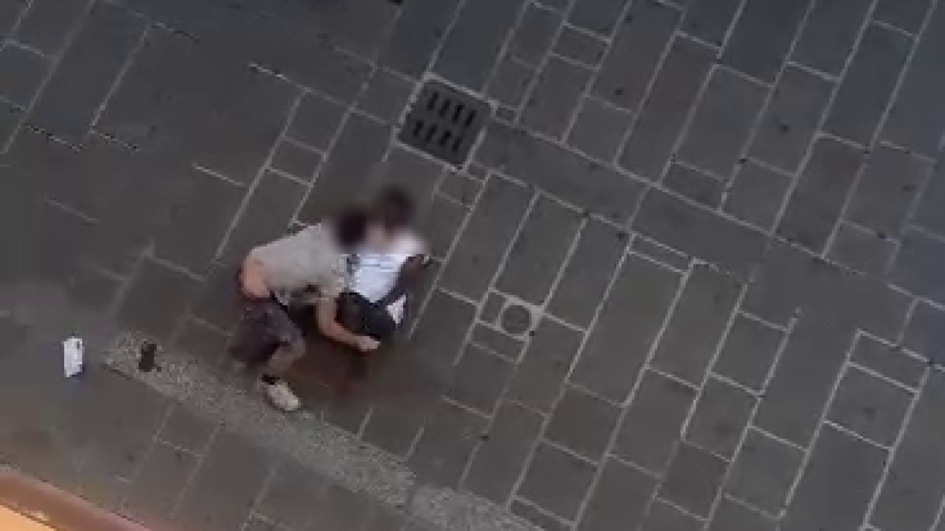 Botte in via XX Settembre in pieno giorno: "Episodio inquietante" - VIDEO