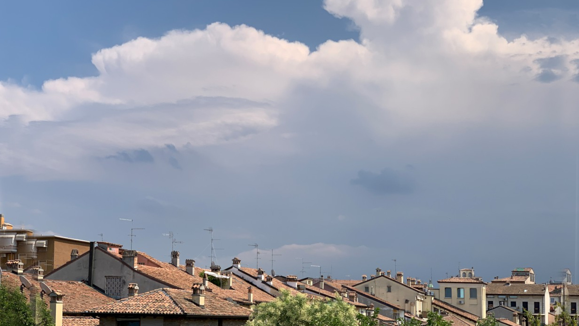 Temporali, frane e fiumi ingrossati: prosegue l'allerta meteo nel Piacentino