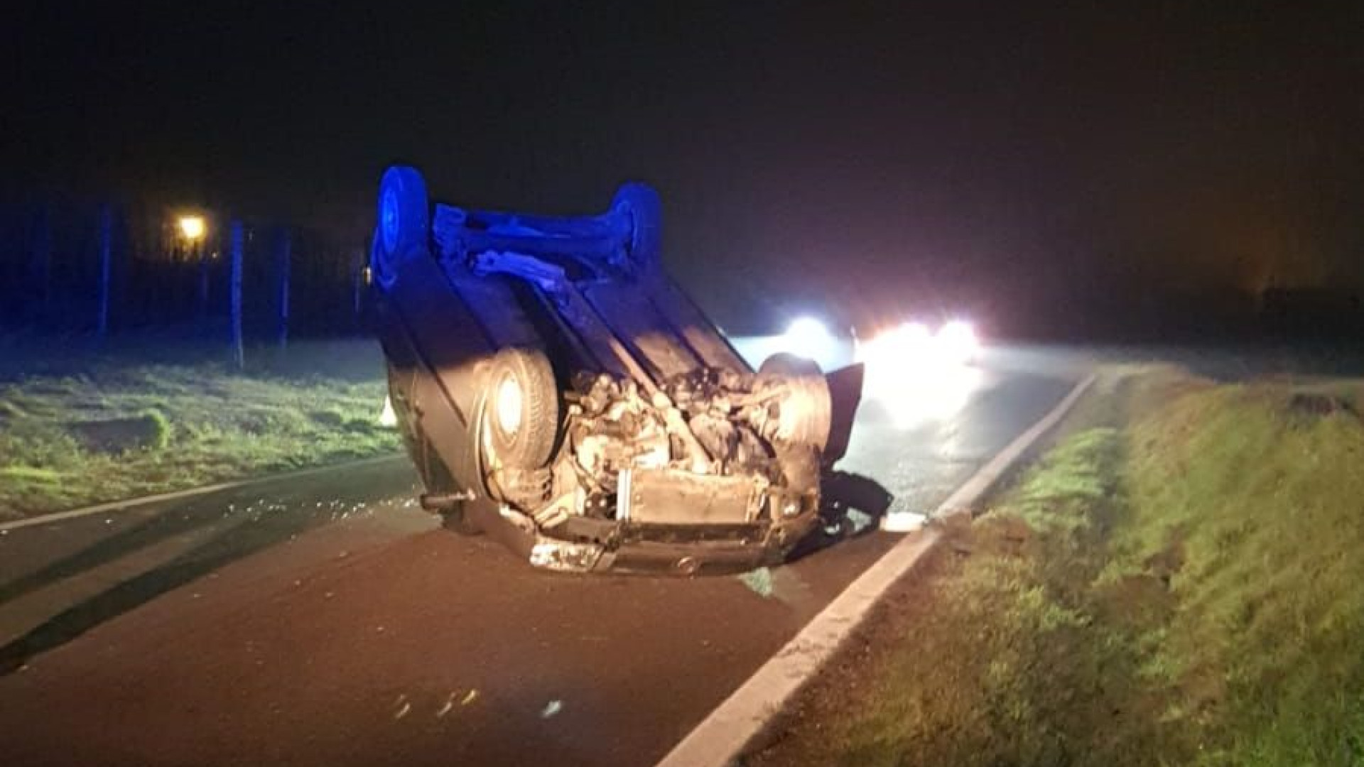 Auto ribaltata, scontro con un muretto e tamponamento. Tre incidenti in una sera