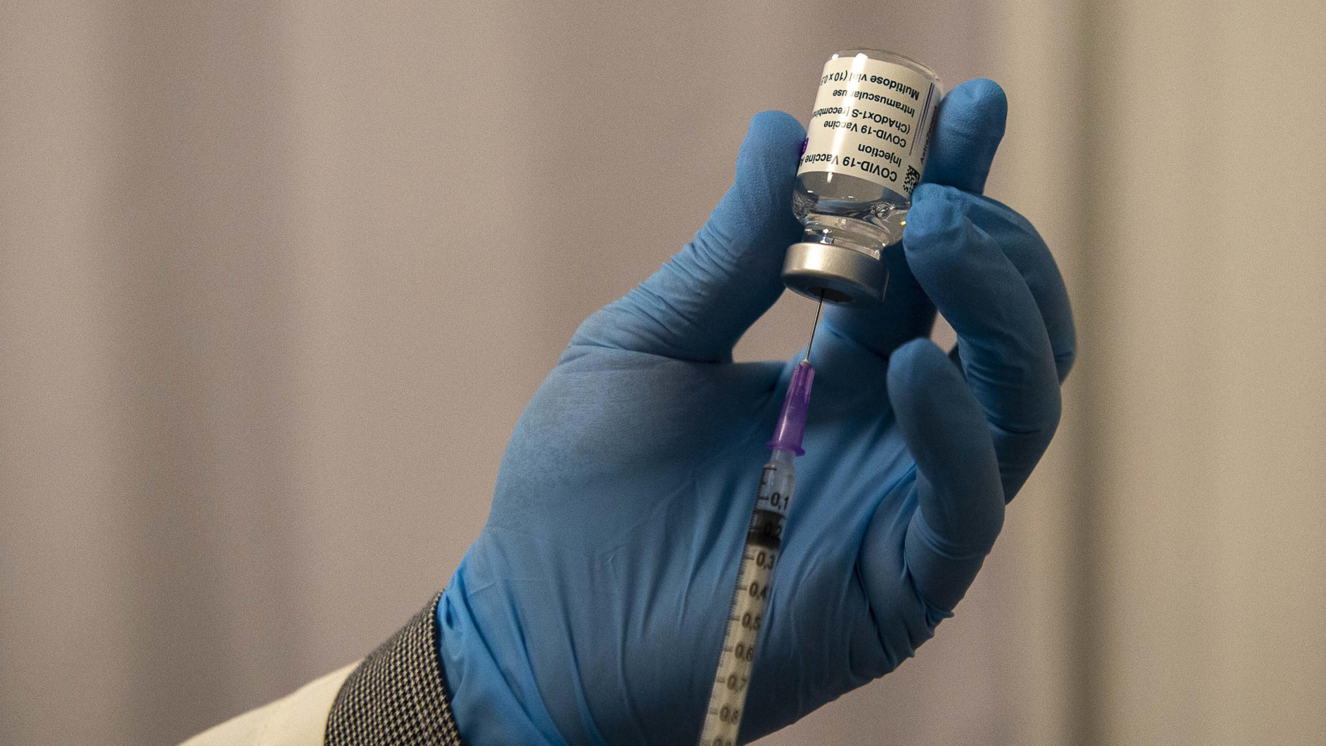 Lotto AstraZeneca ritirato, sospeso anche a Piacenza l'utilizzo delle dosi