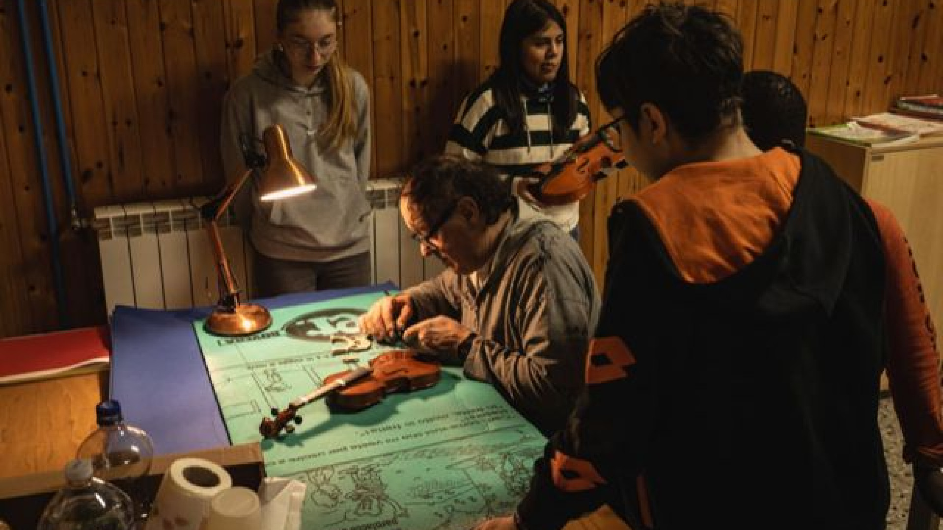 “Laboratorio di liuteria” dell’orchestra Cinque Quarti: tra musica e artigianato